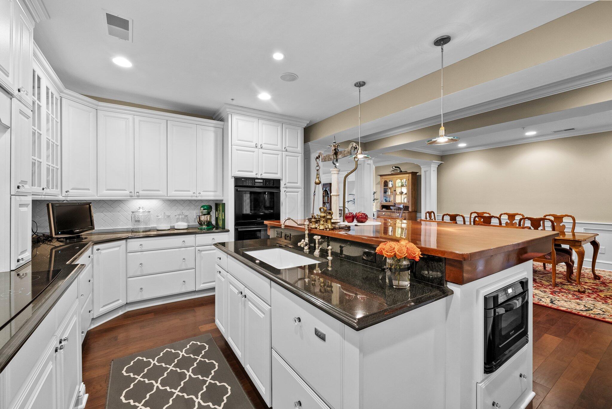 5735 Newbank Circle, 303