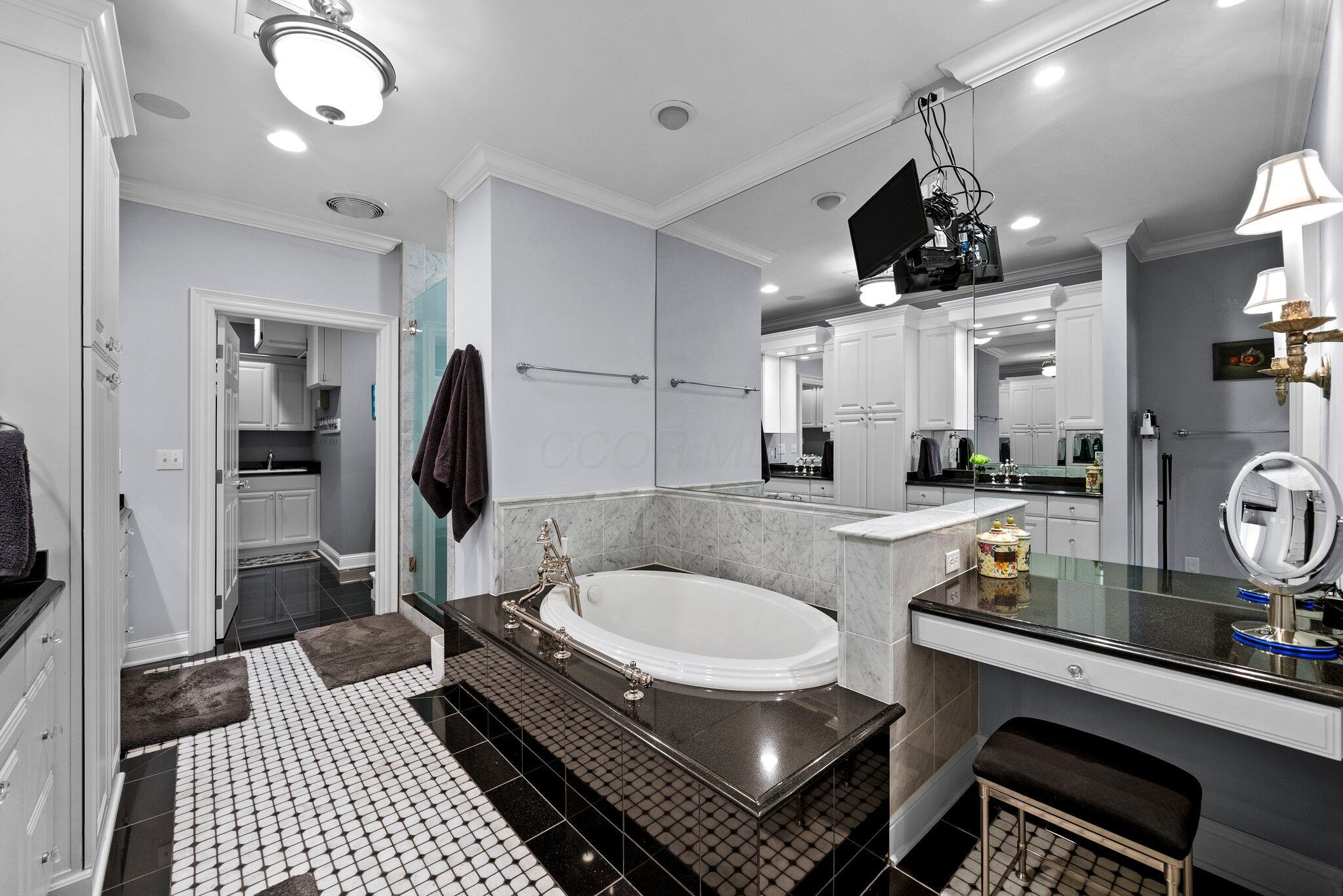 5735 Newbank Circle, 303