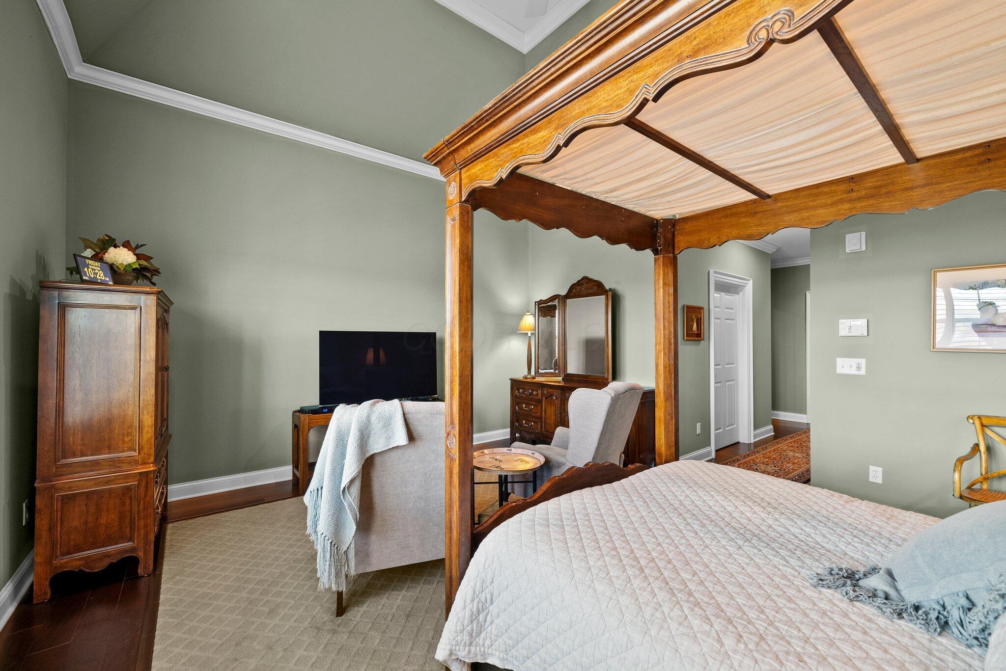 5735 Newbank Circle, 303