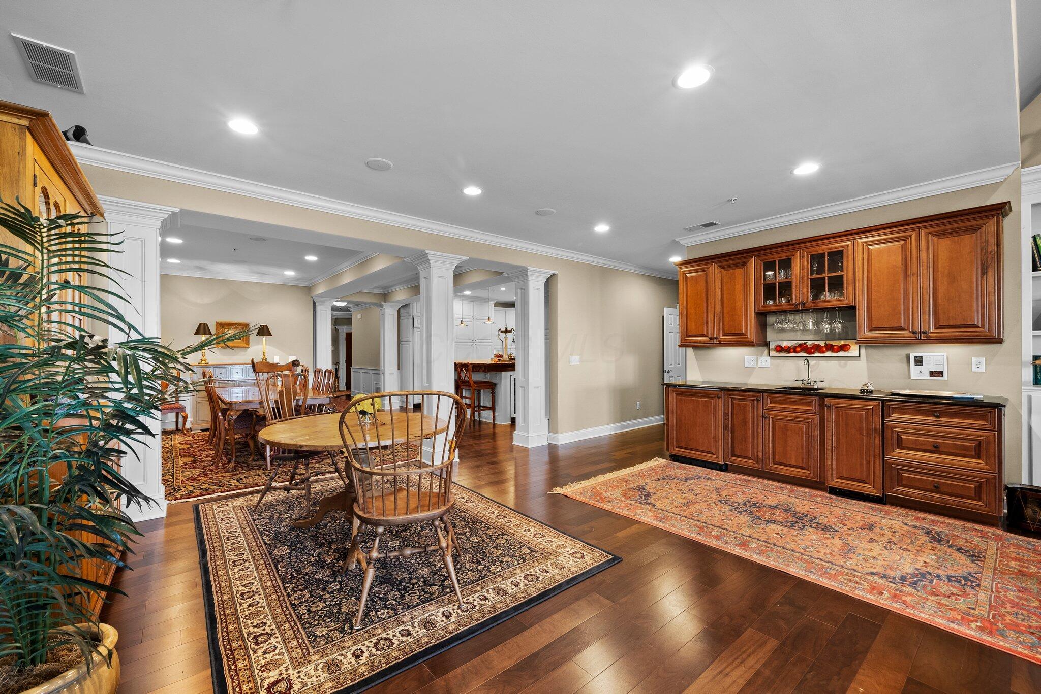 5735 Newbank Circle, 303