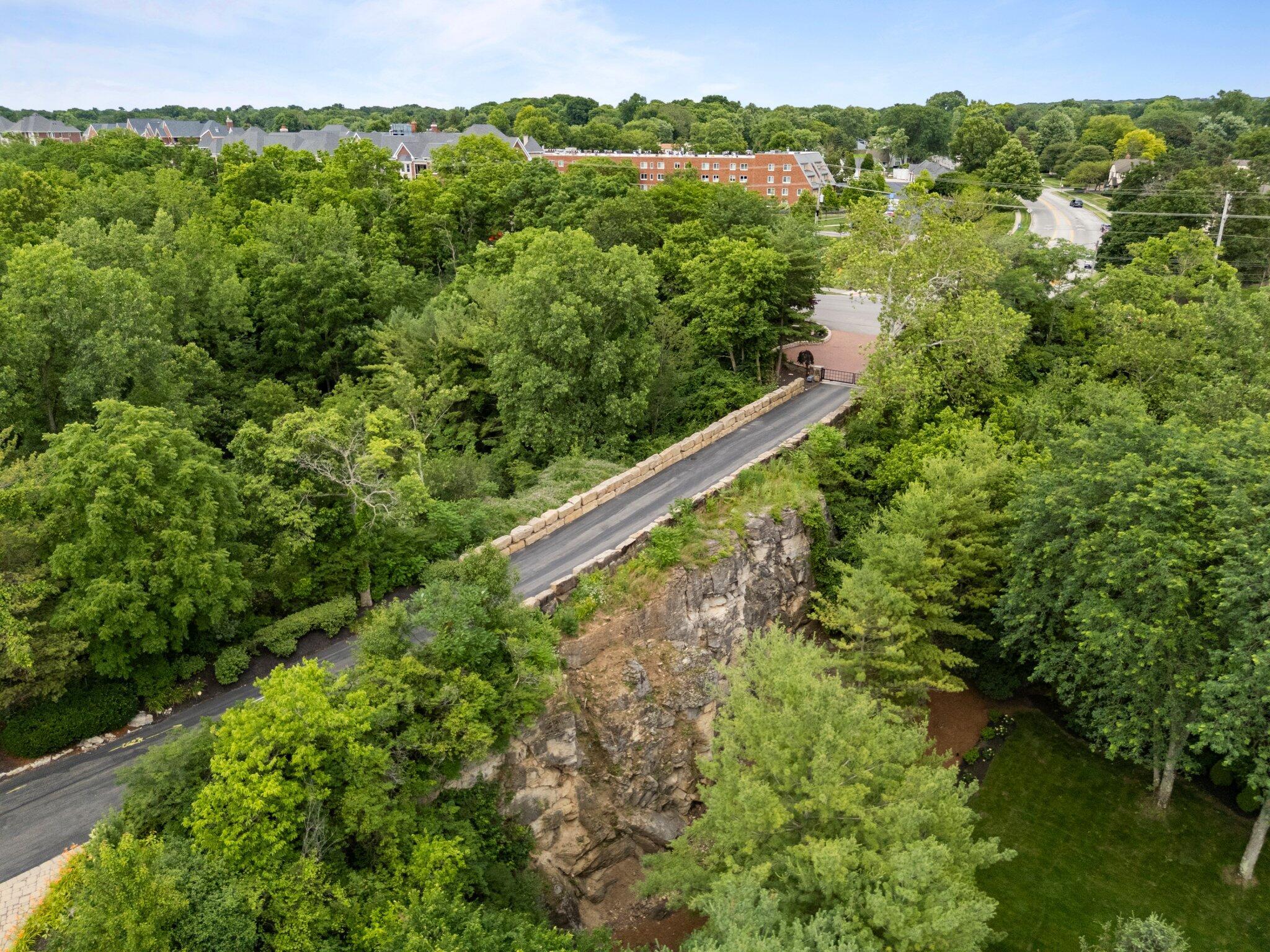 6527 Quarry Lane