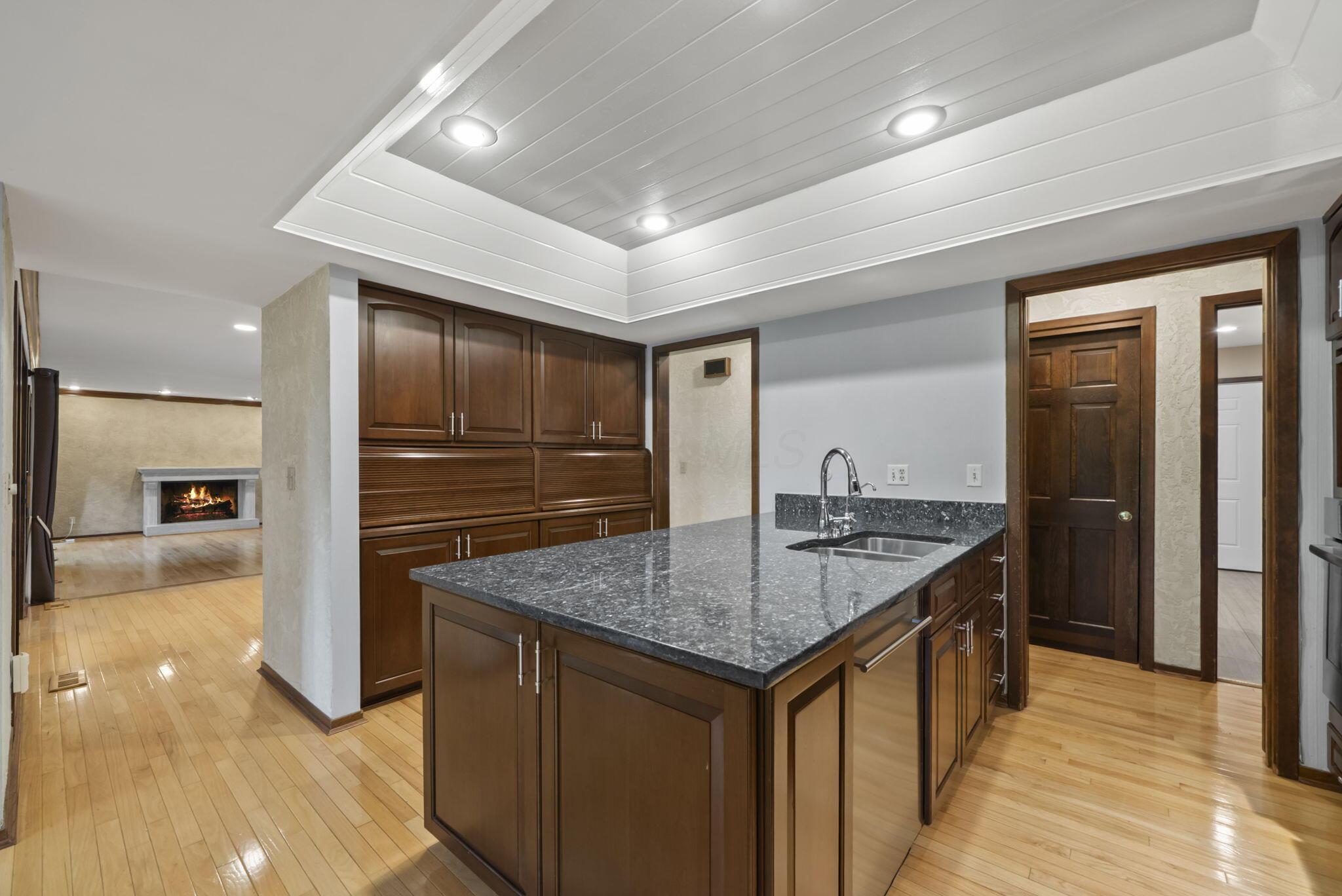 6527 Quarry Lane