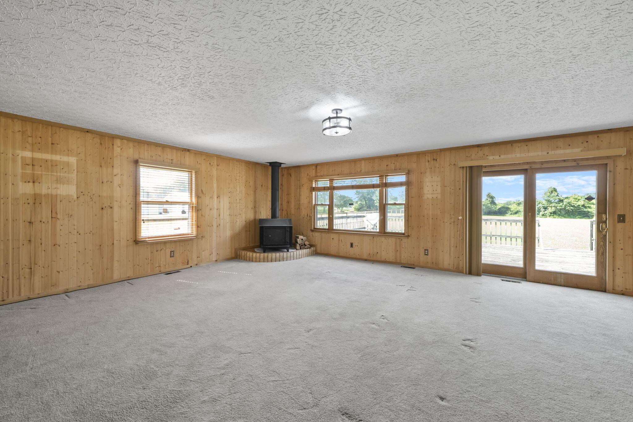 570 Woodside Drive SW