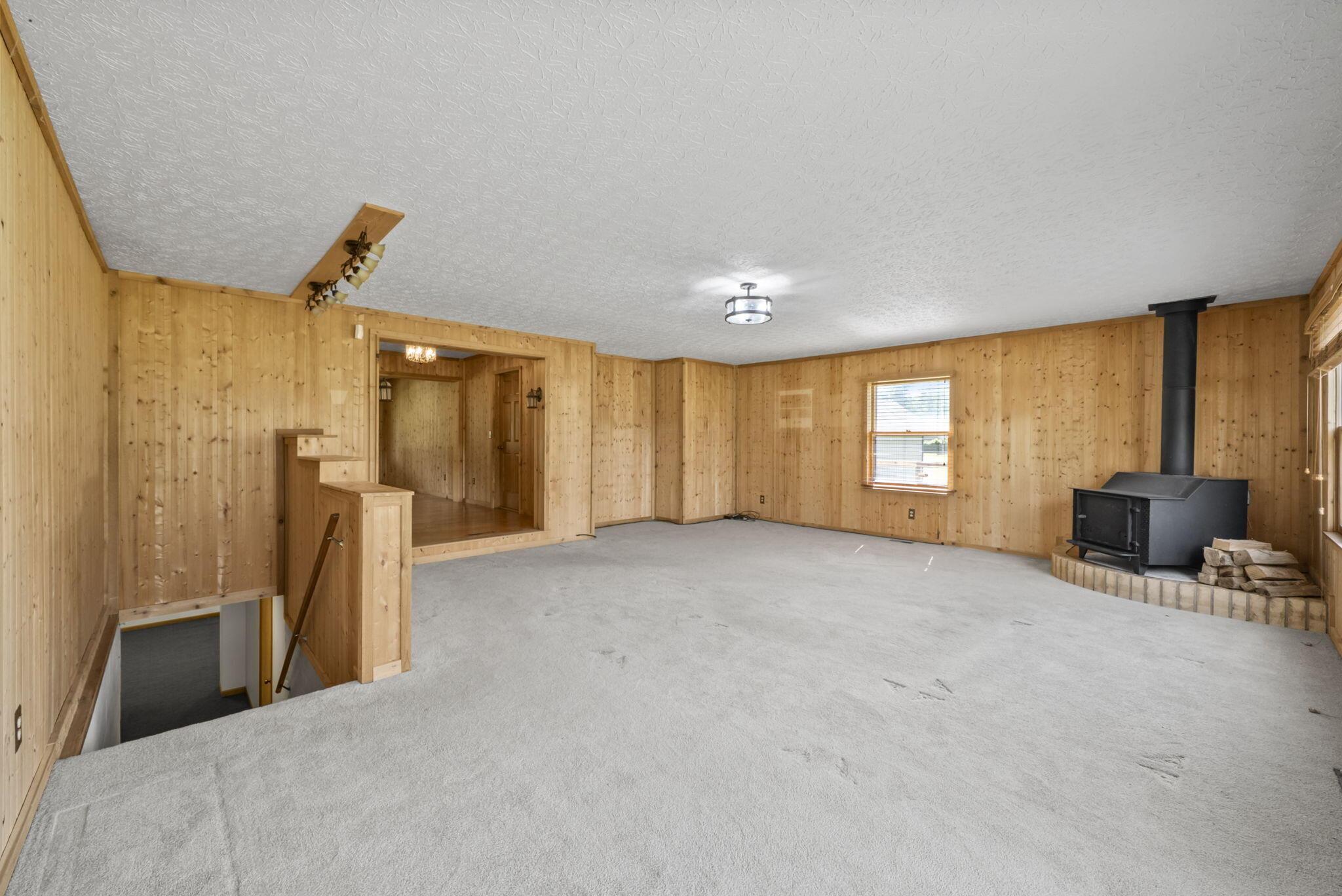 570 Woodside Drive SW