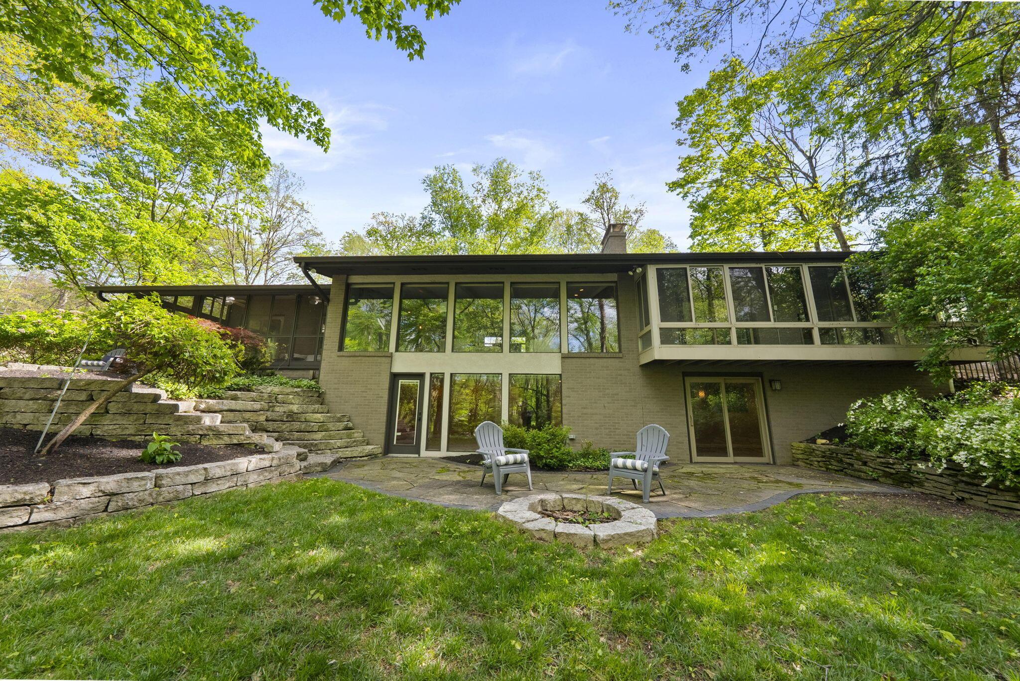 2391 Donna Drive