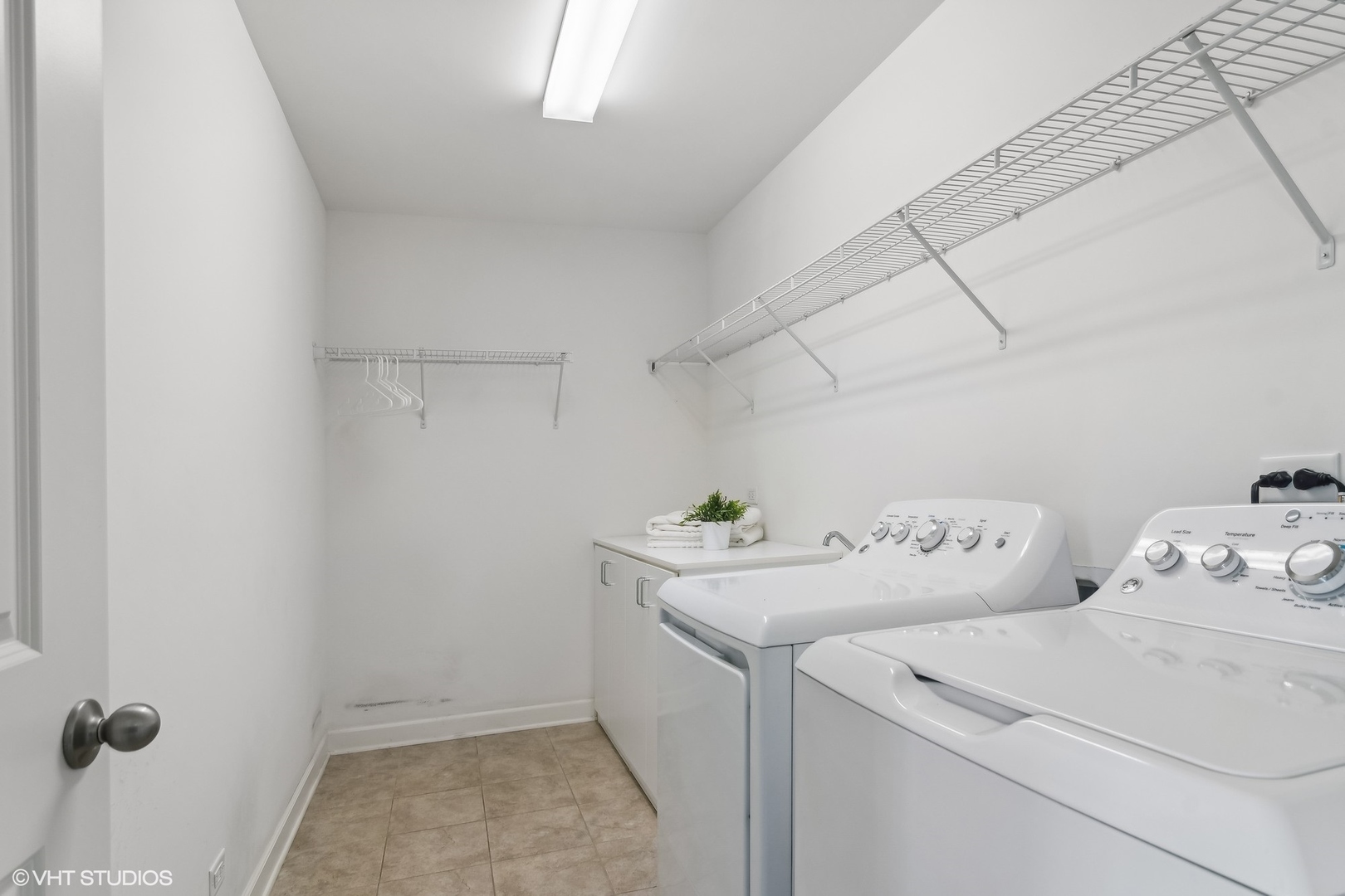 28 E Peter Lane