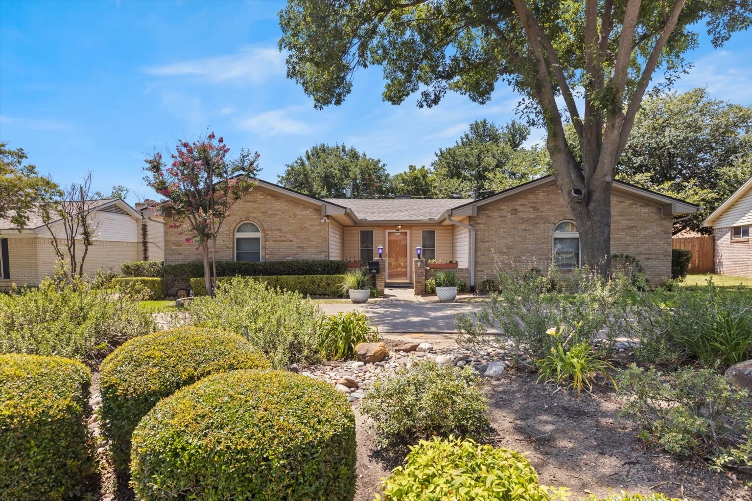 1912 W Rochelle Road