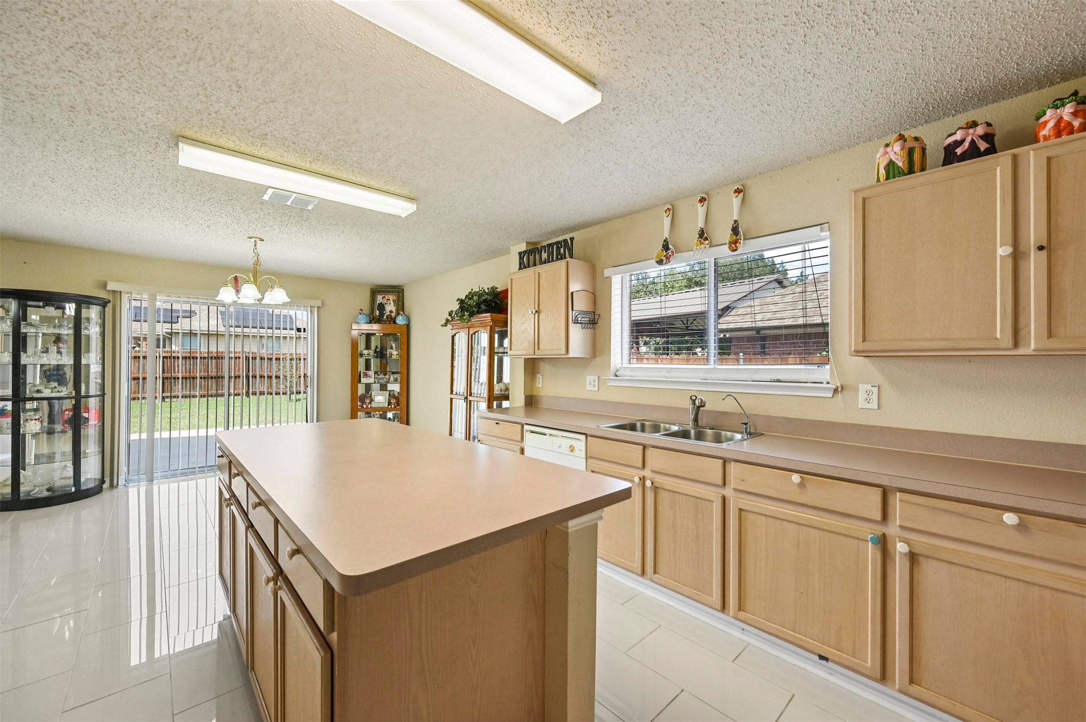 7115 Lake Jackson Drive
