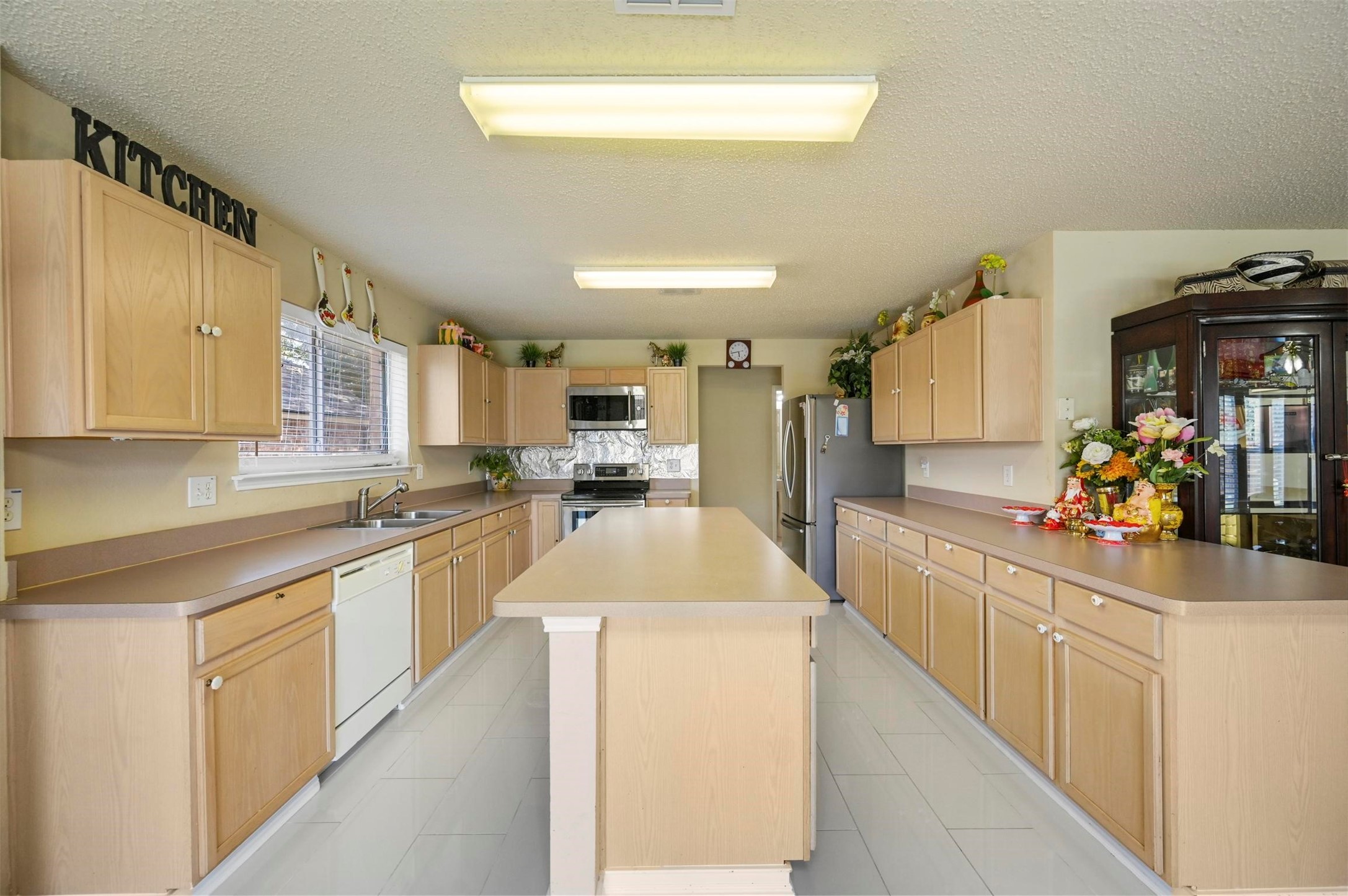 7115 Lake Jackson Drive
