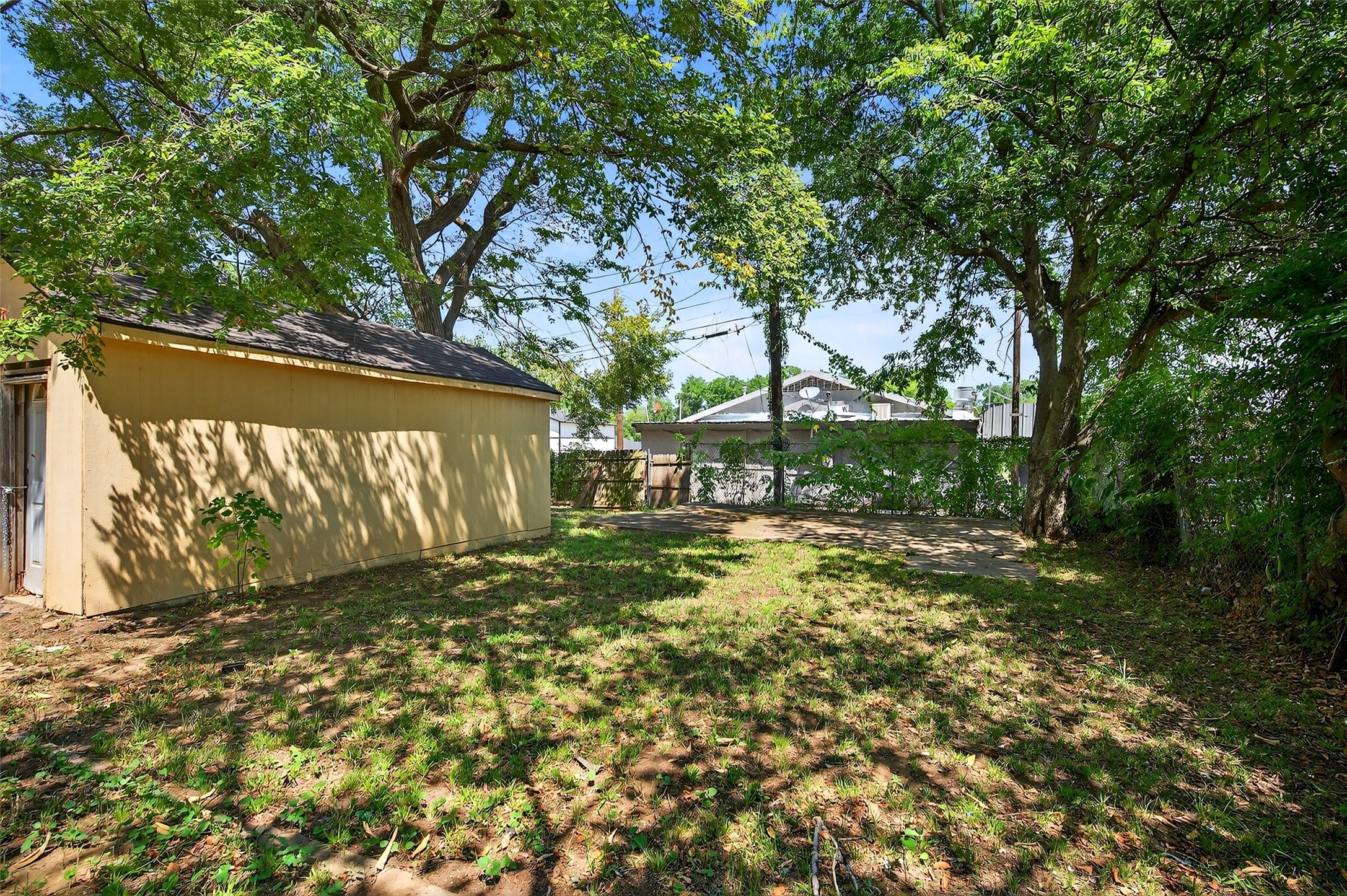 205 W Bond Street