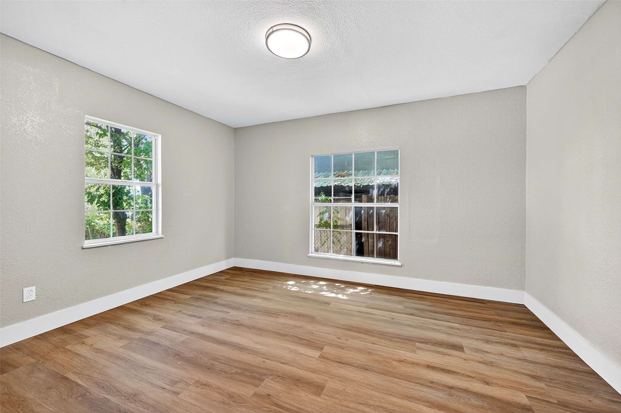 205 W Bond Street