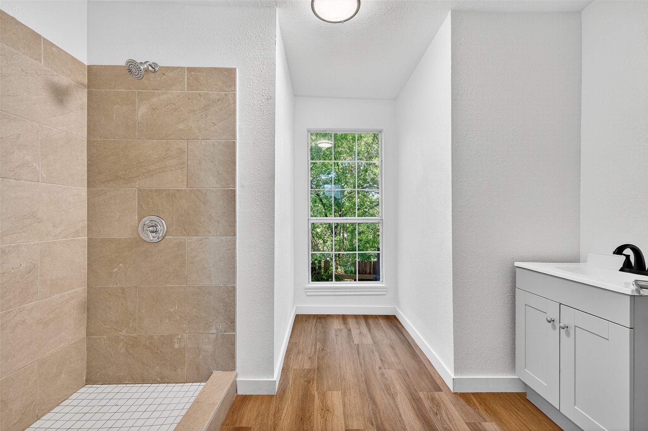 205 W Bond Street
