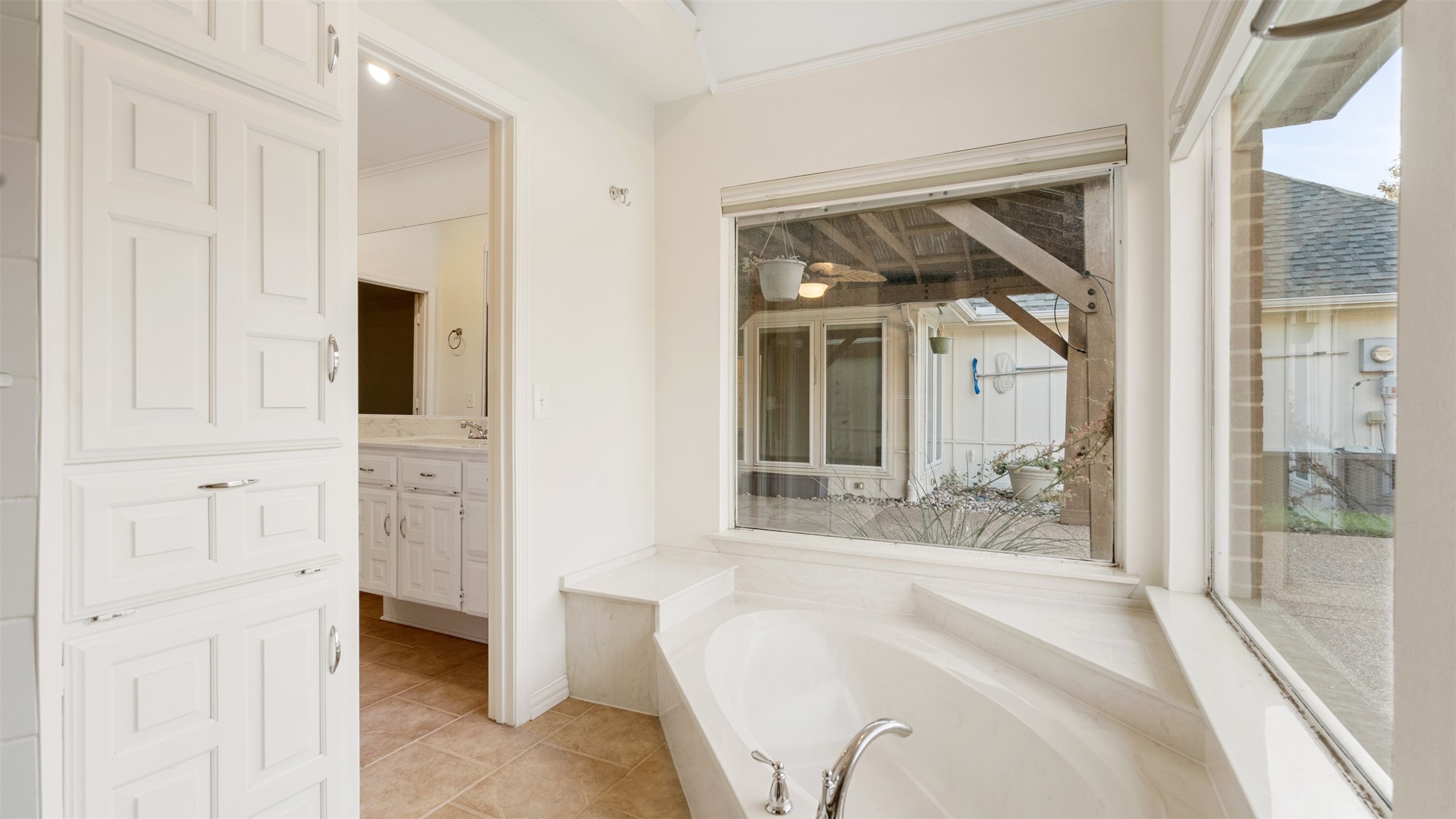 2508 Fox Glenn Circle
