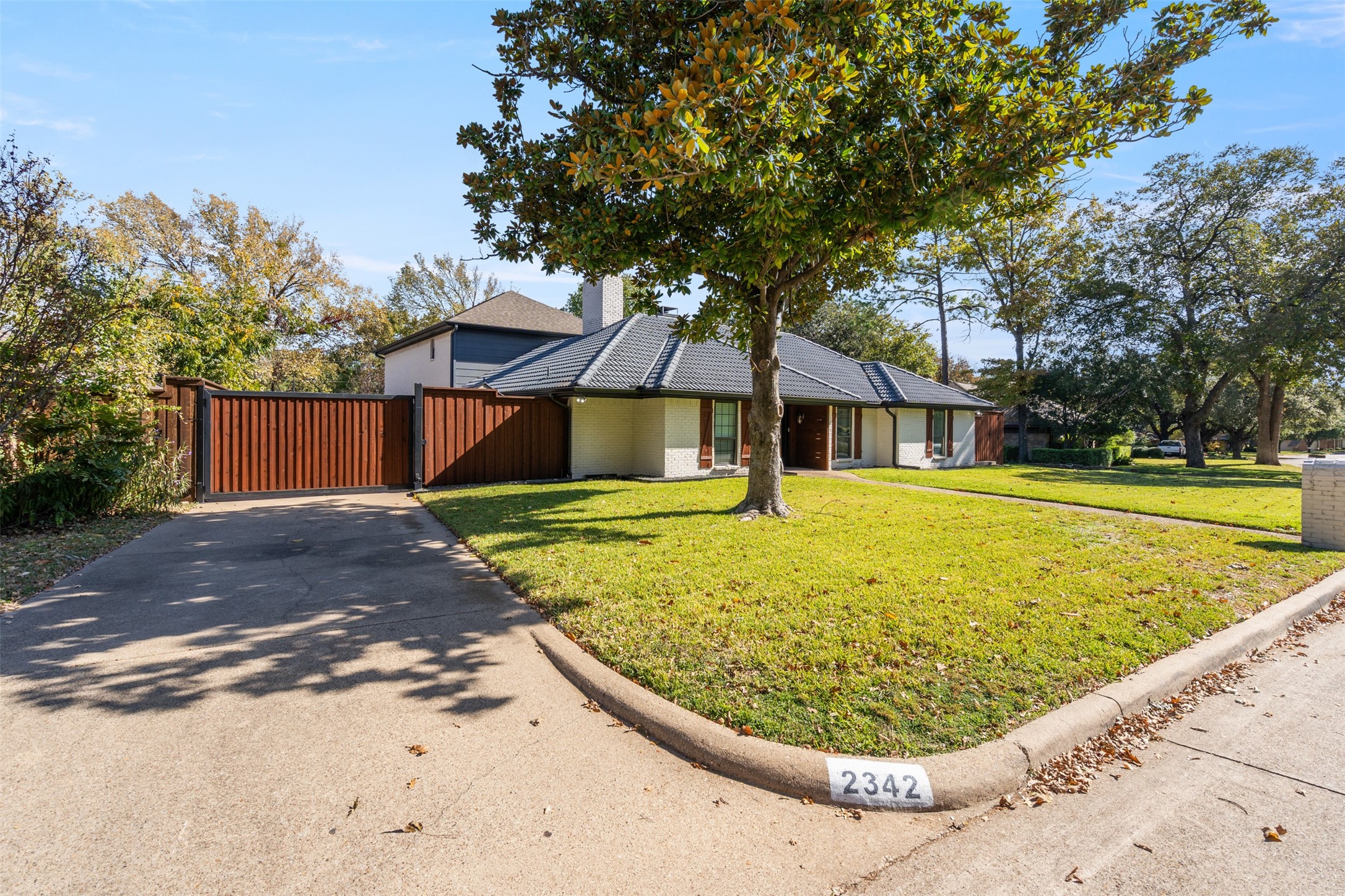 2342 King Richard Drive