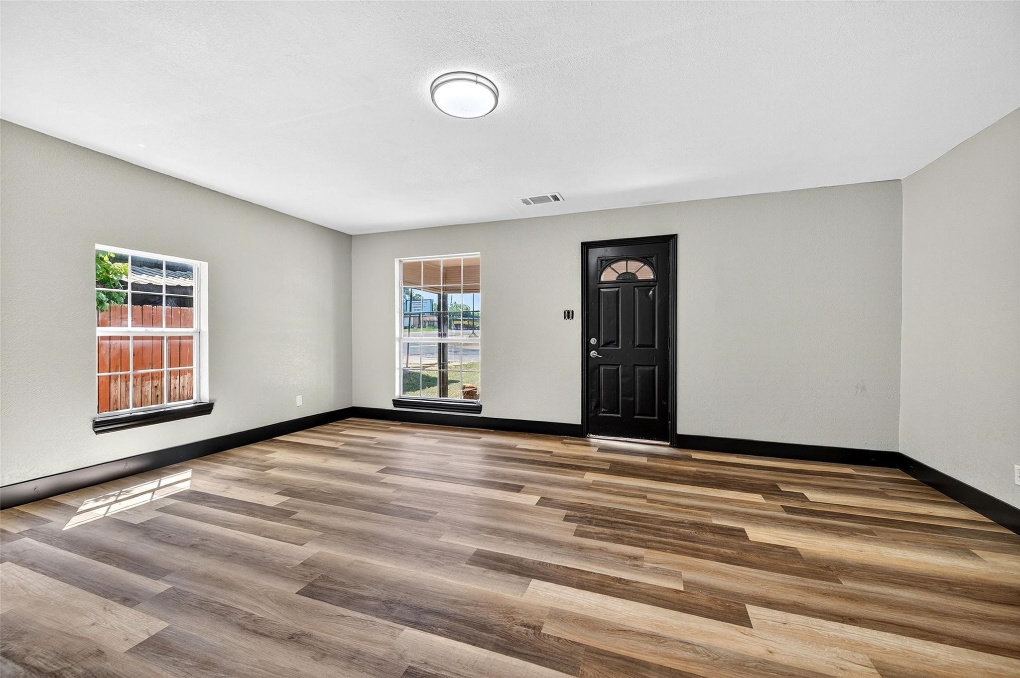 205 W Bond