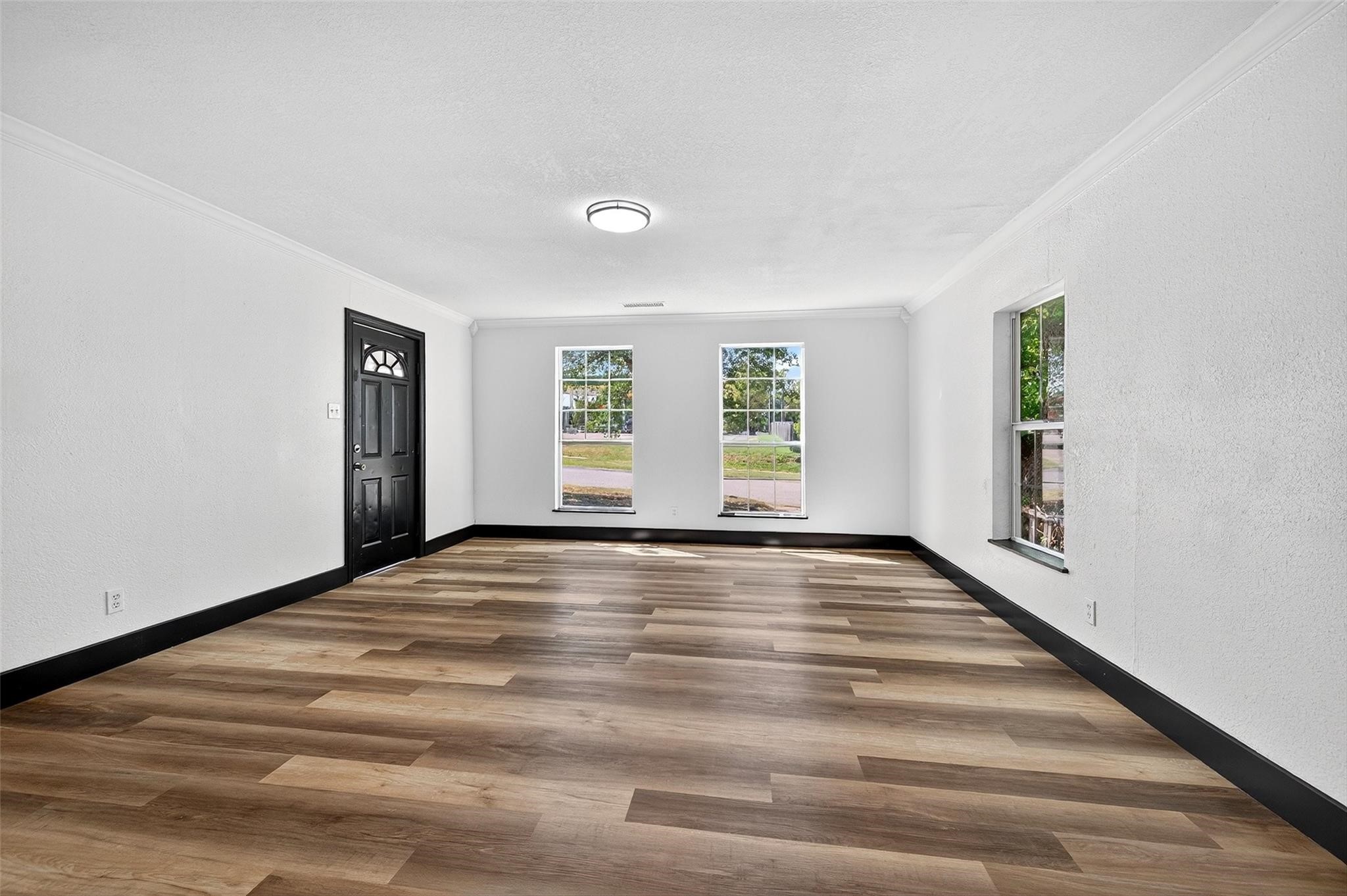 205 W Bond