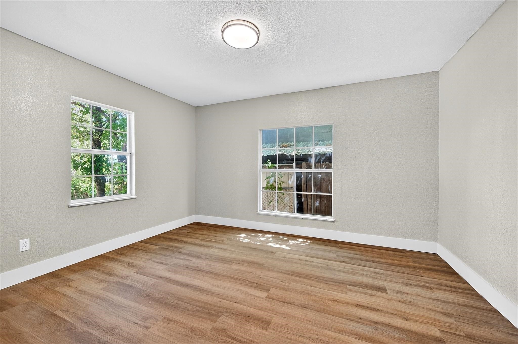 205 W Bond