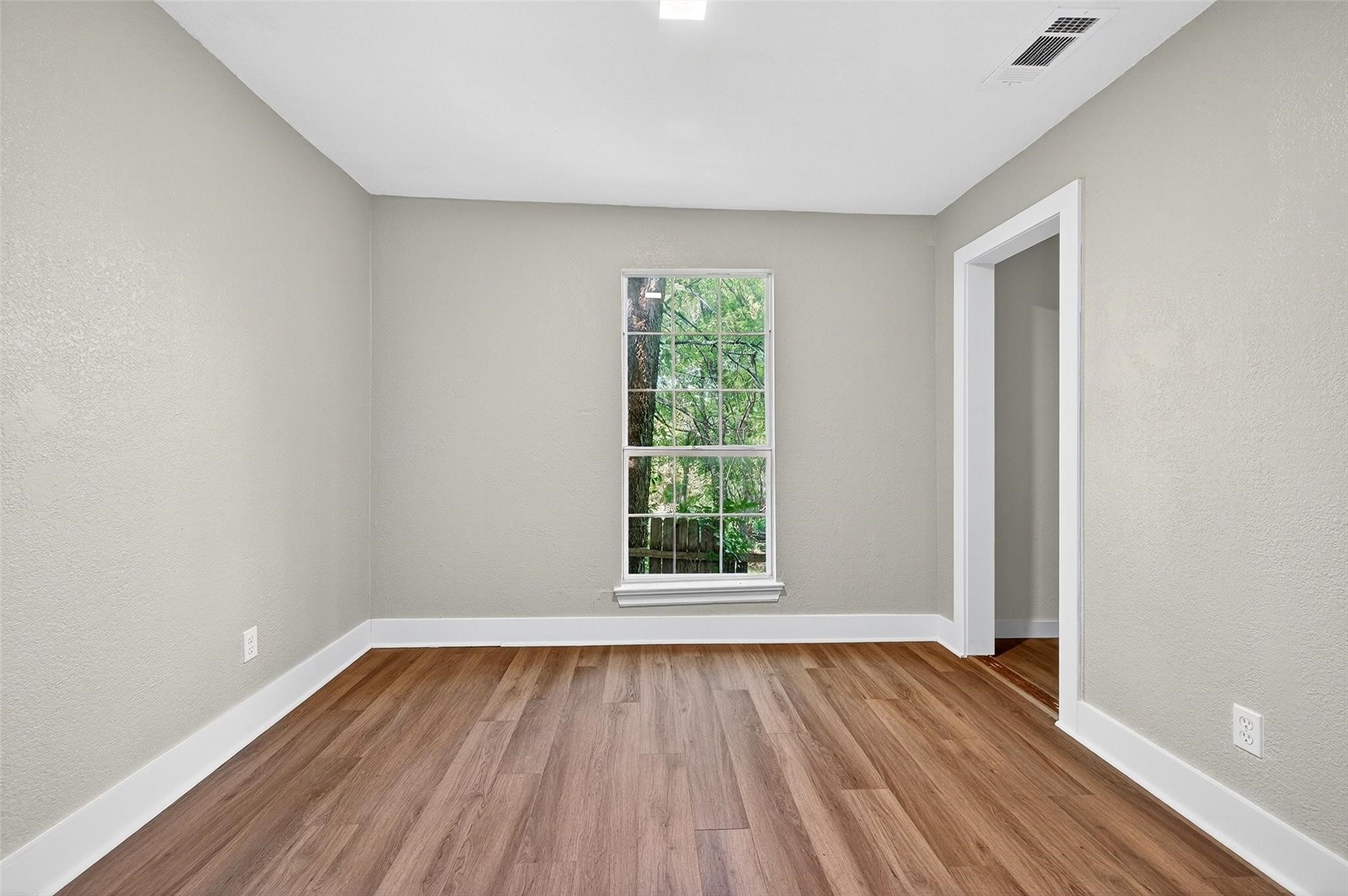 205 W Bond