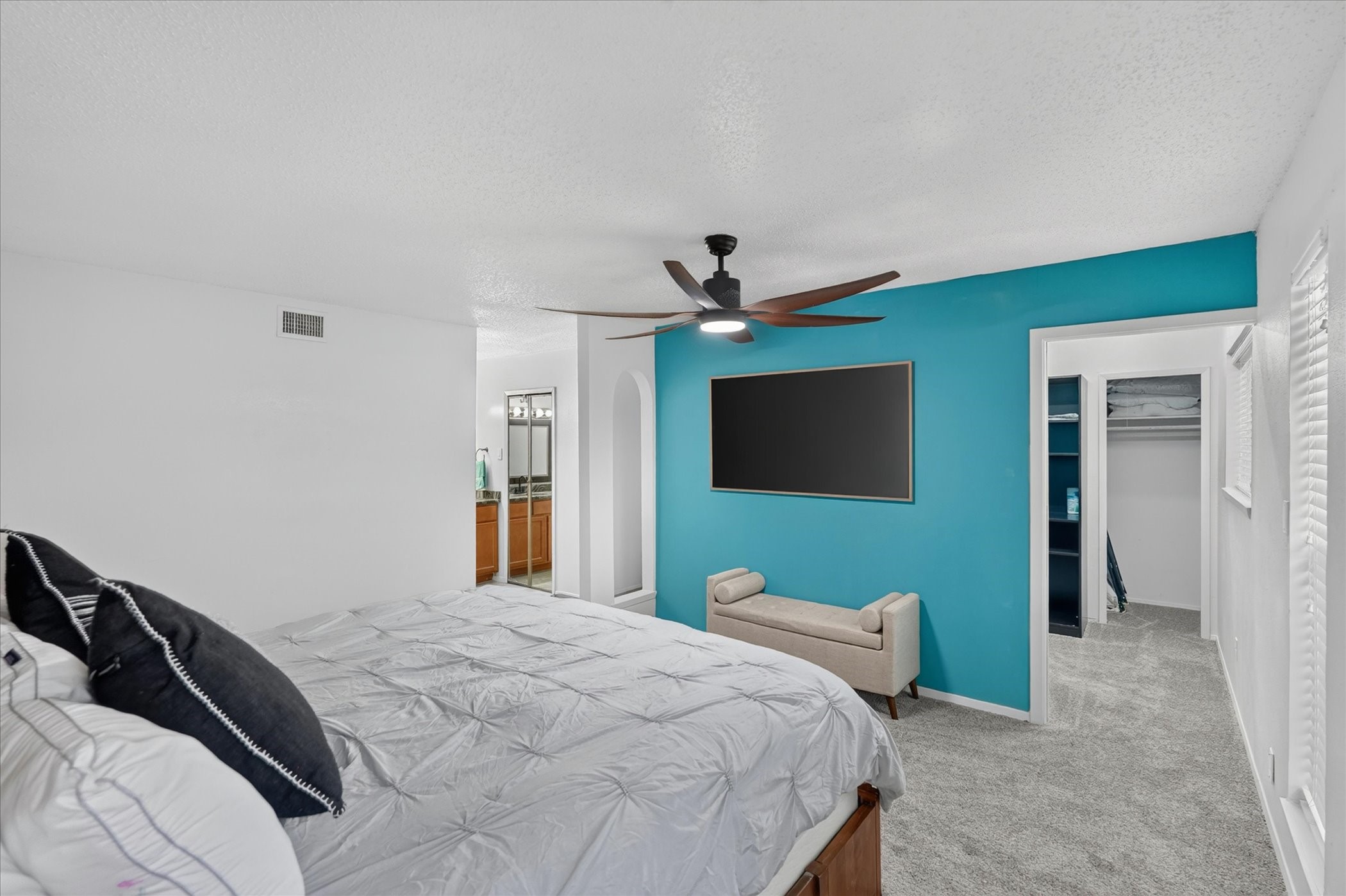 2806 Holy Cross Lane