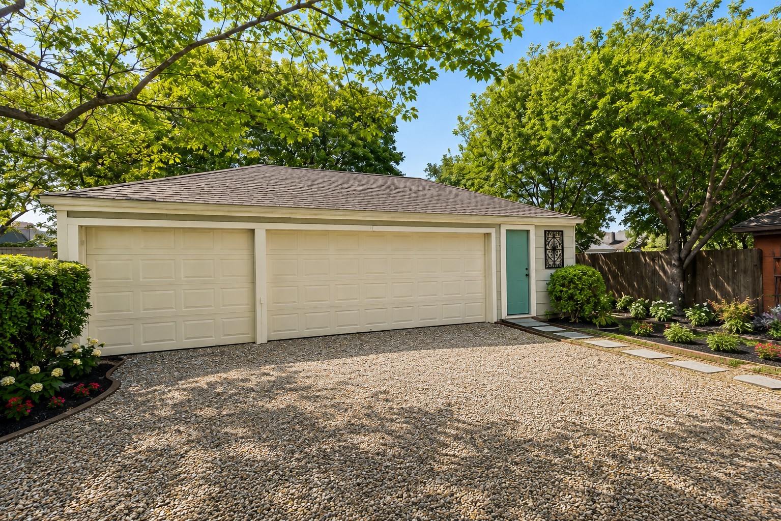 3030 Willing Avenue
