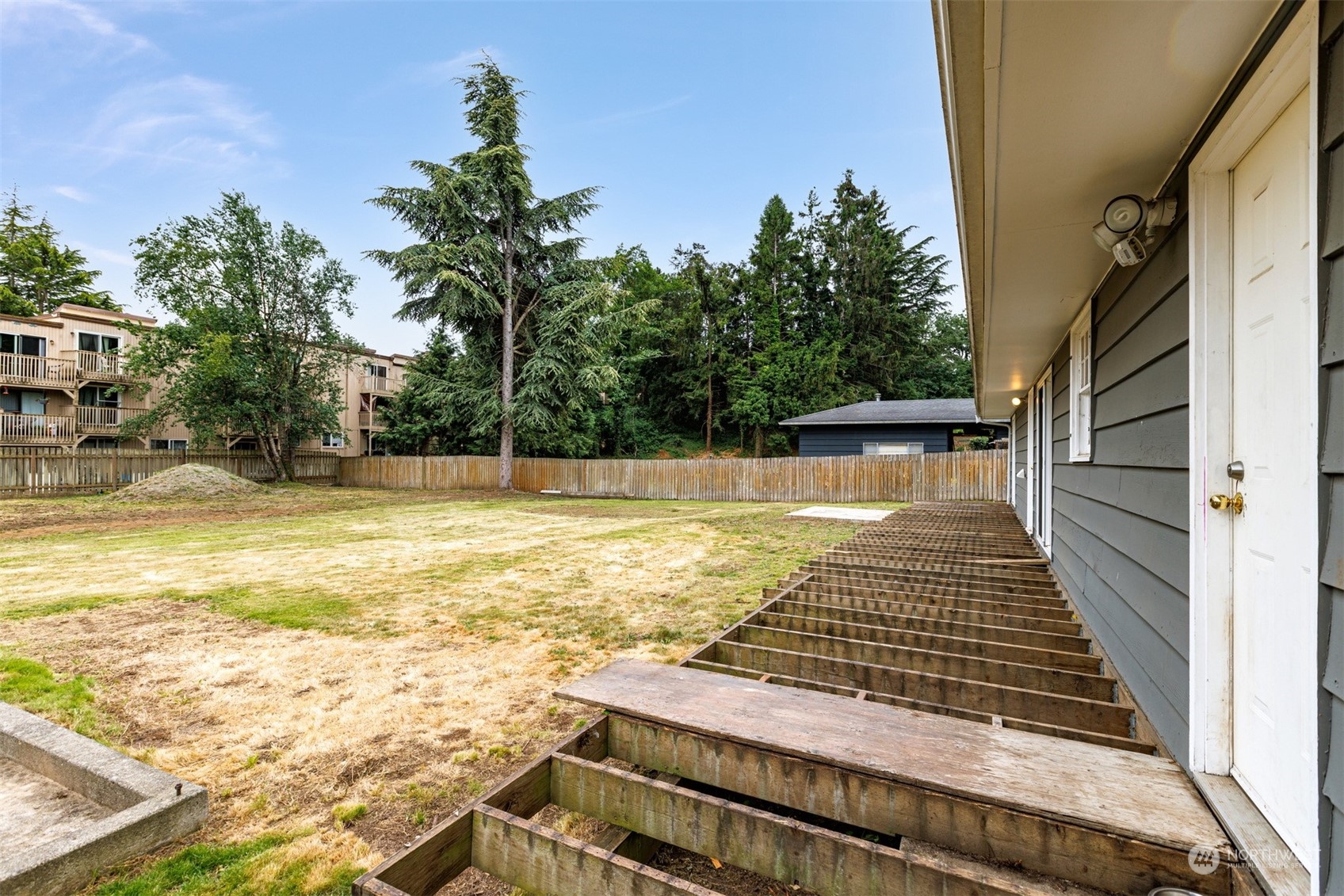 2911 Alderwood Avenue