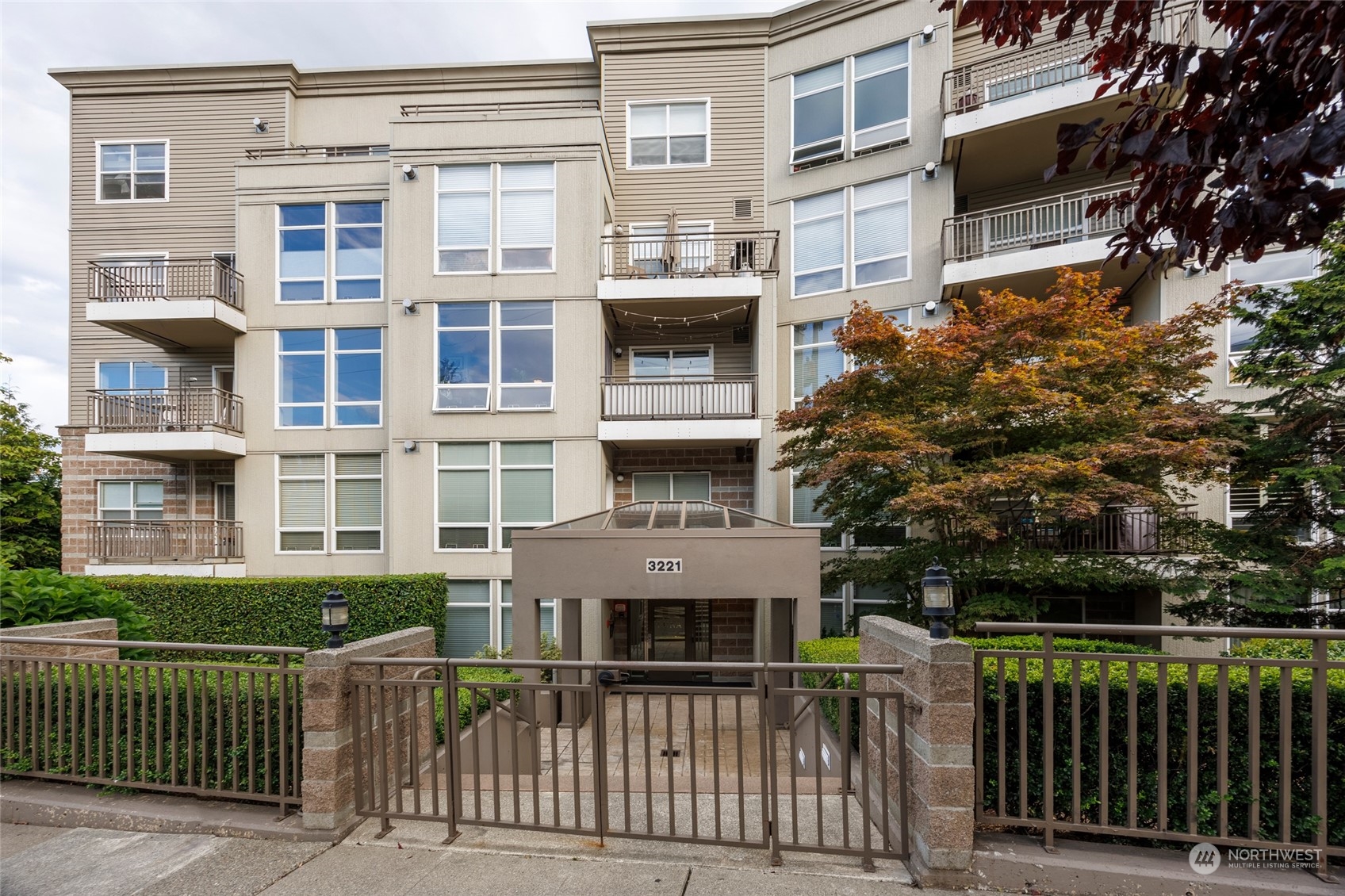 3221 SW Avalon Way #305
