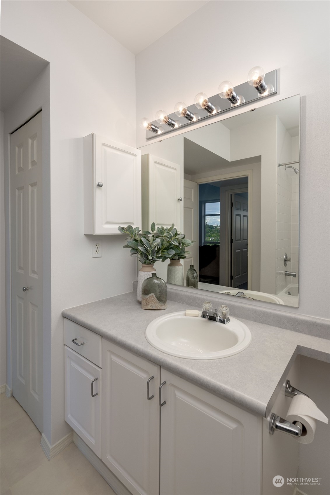 3221 SW Avalon Way #305