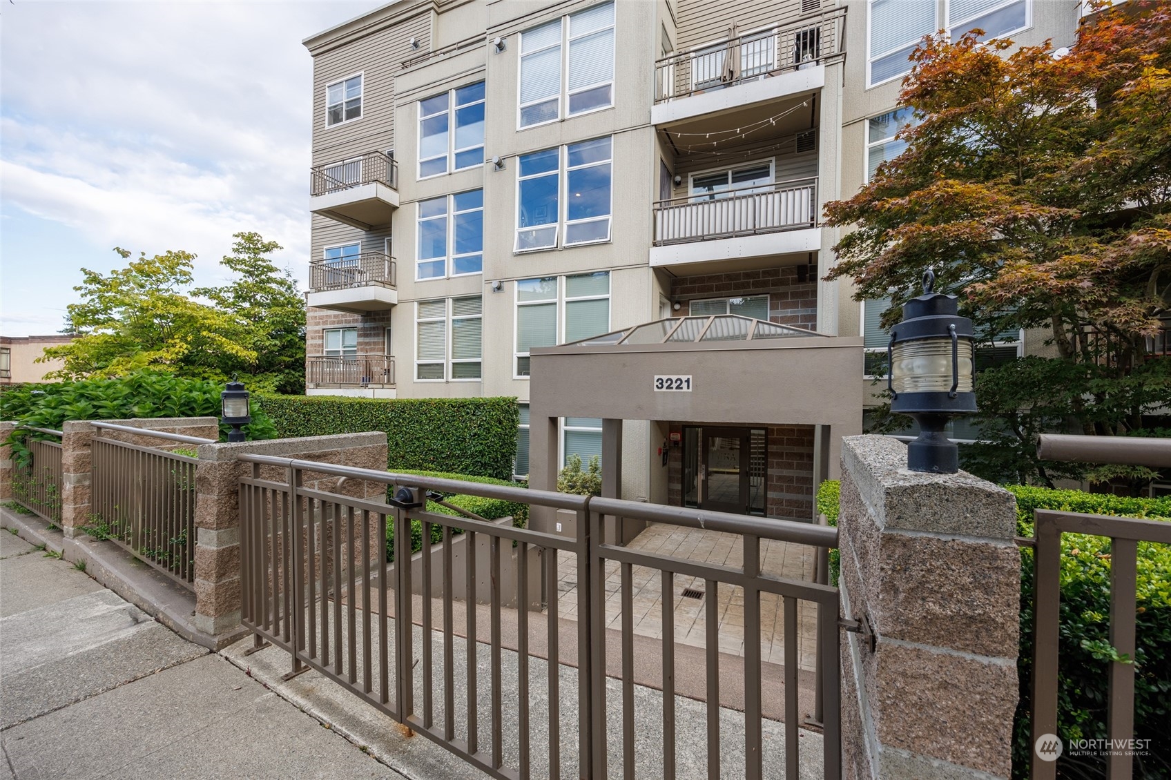 3221 SW Avalon Way #305
