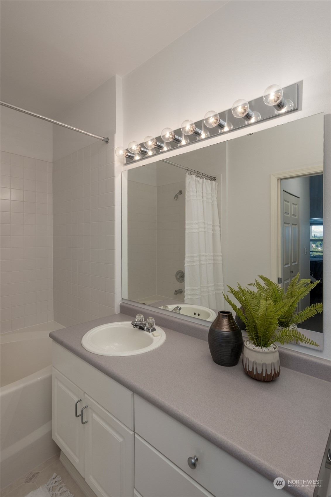 3221 SW Avalon Way #305
