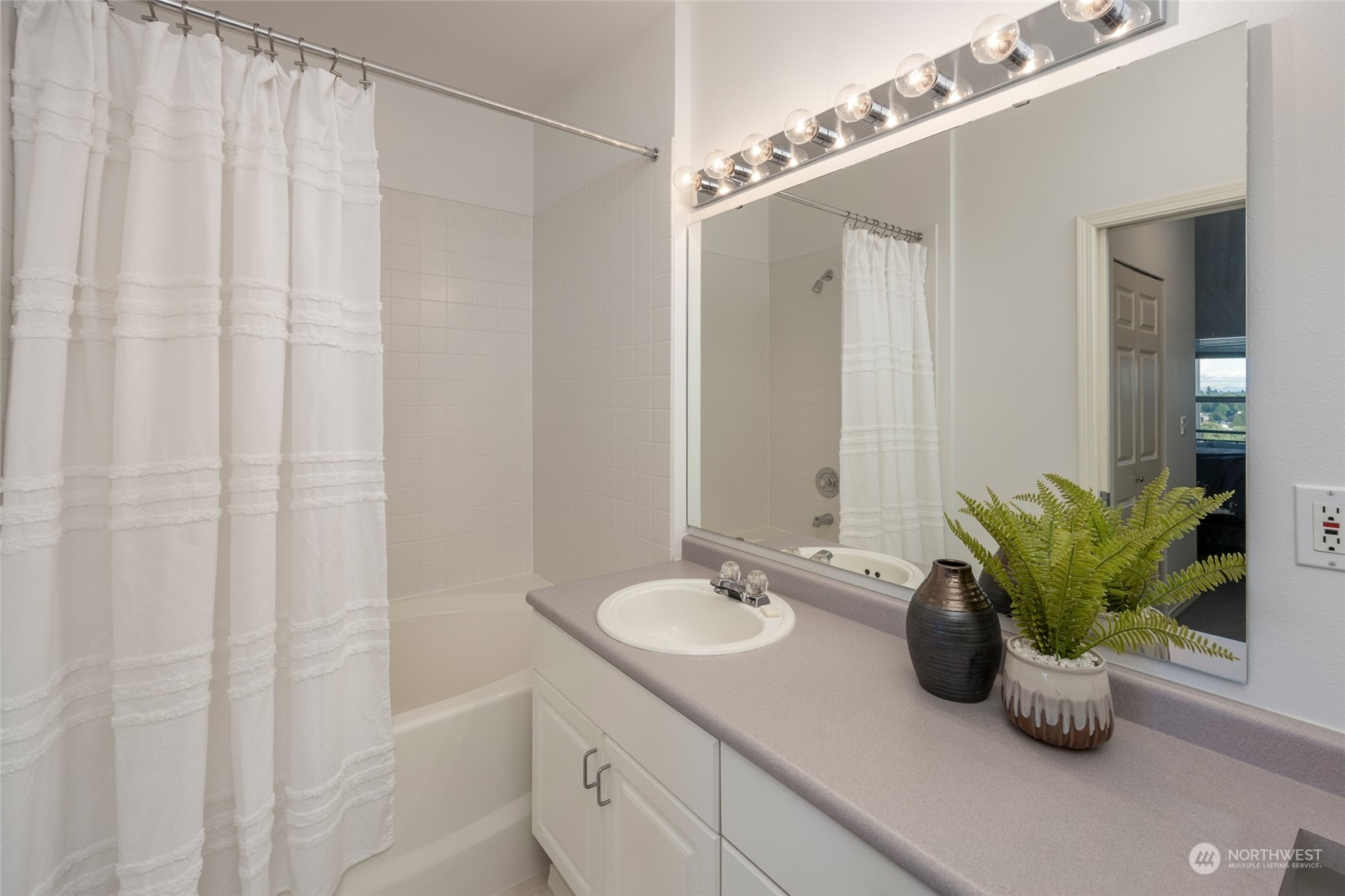 3221 SW Avalon Way #305