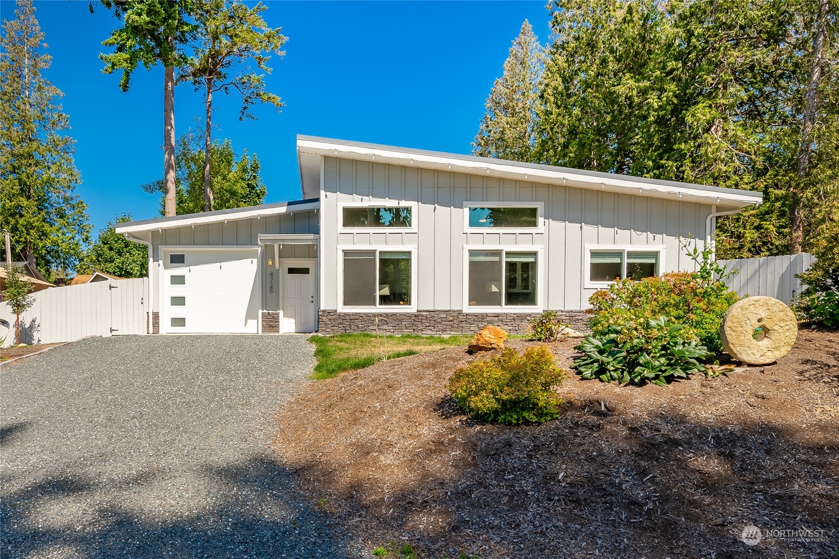4725 Neptune Circle