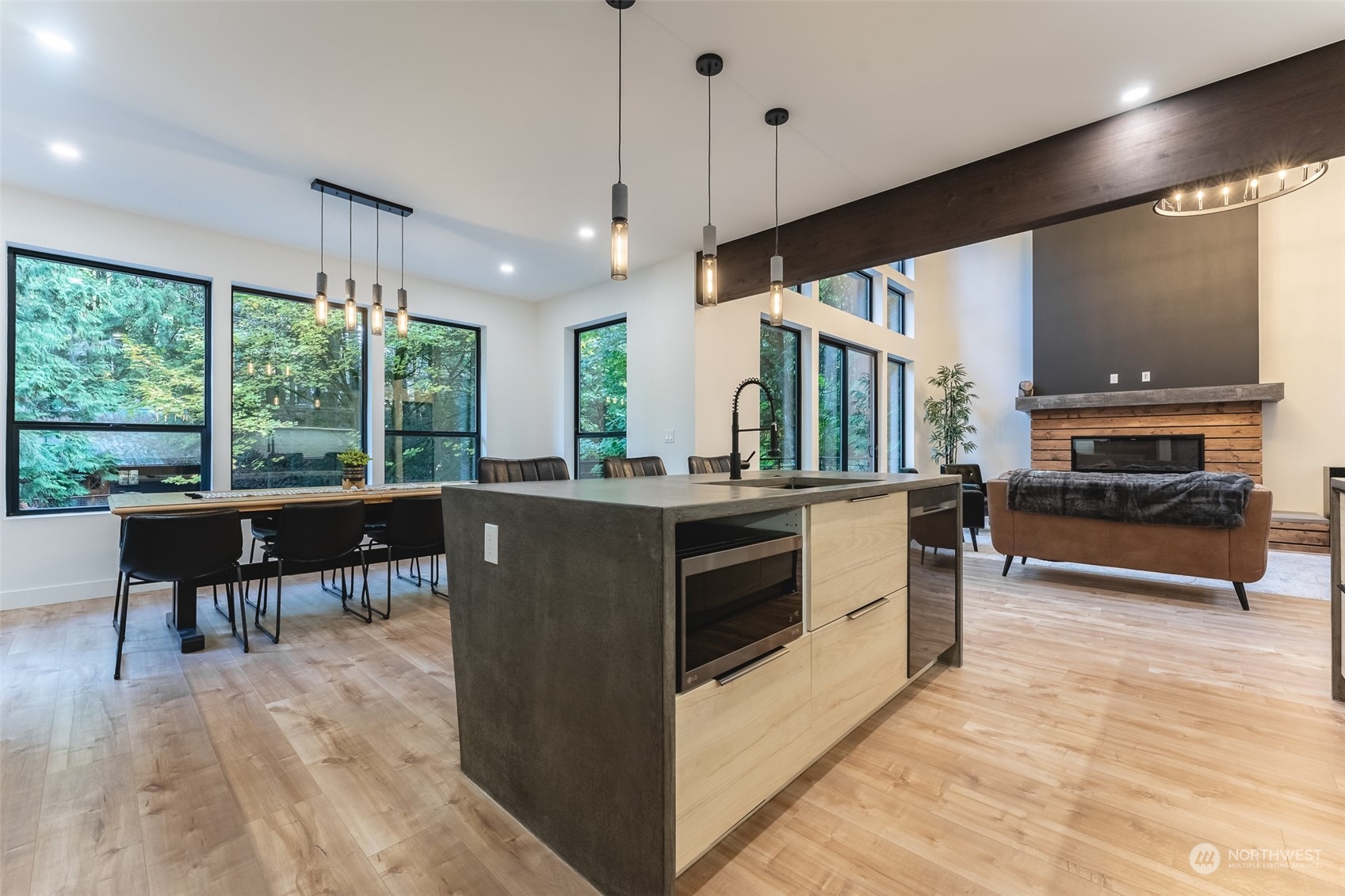 16 Canyon Court