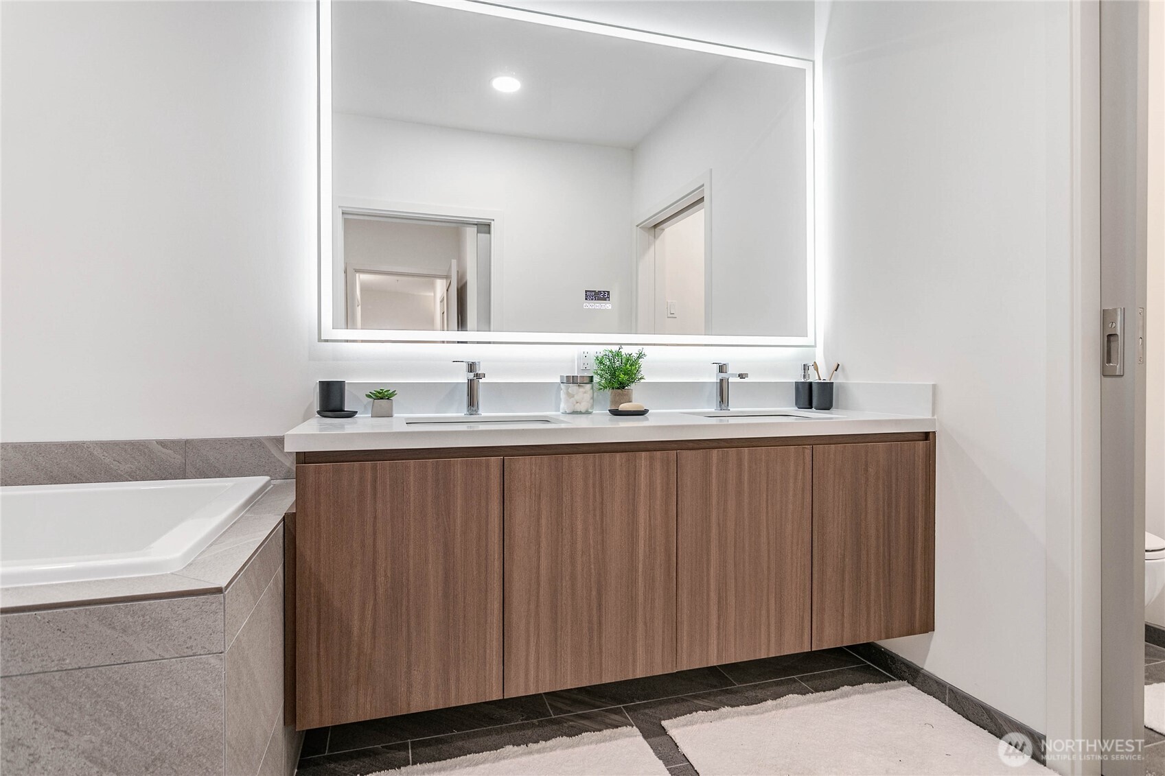 1025 Granary #303
