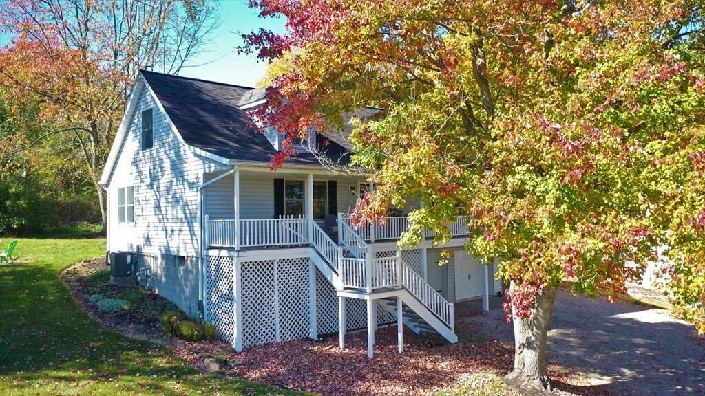863 Manor Circle