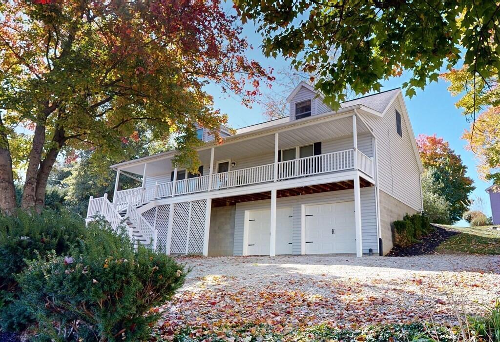 863 Manor Circle
