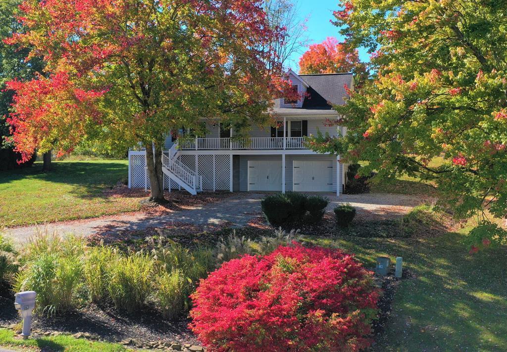 863 Manor Circle