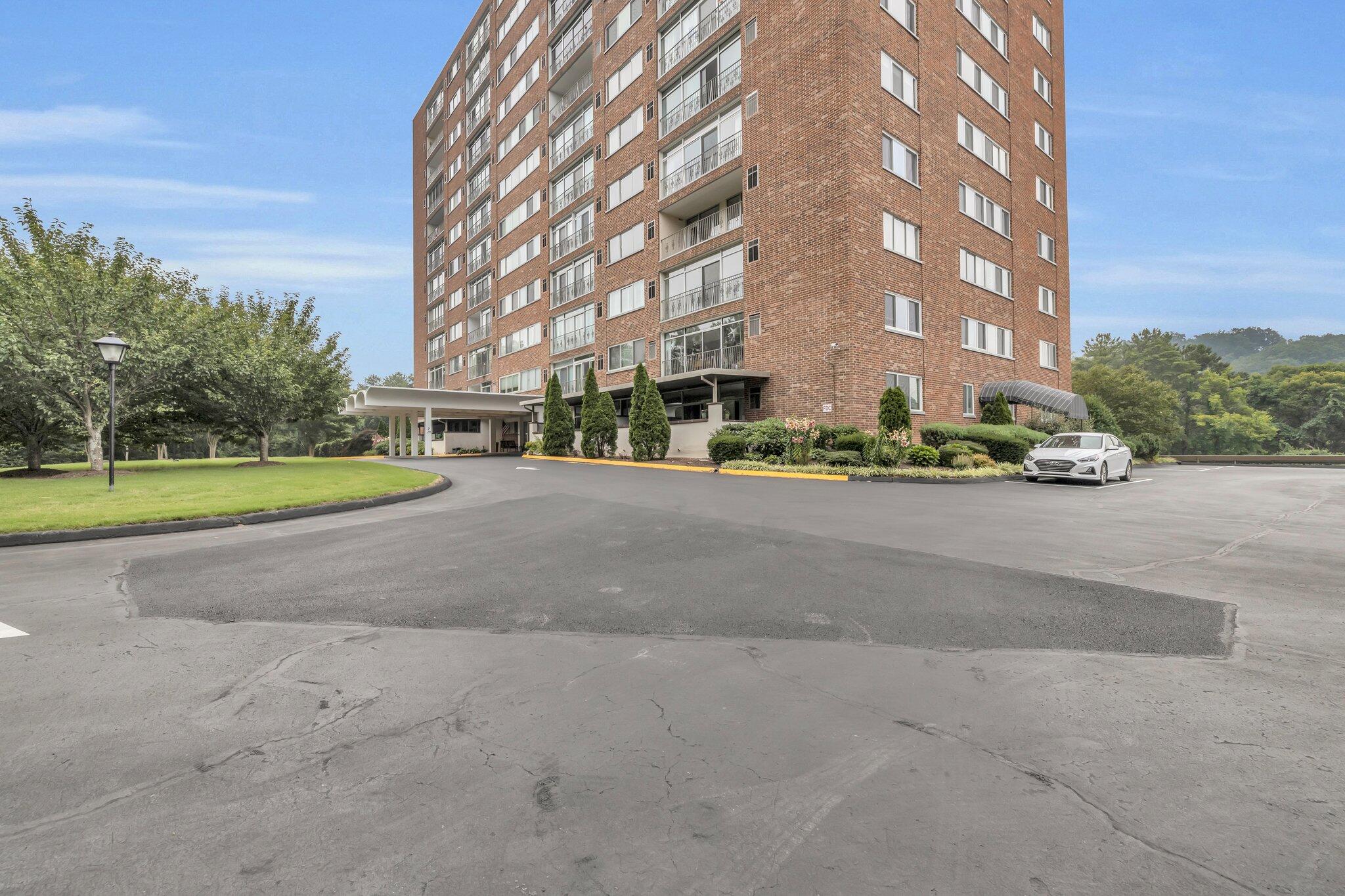 1414 Continental Dr, 804