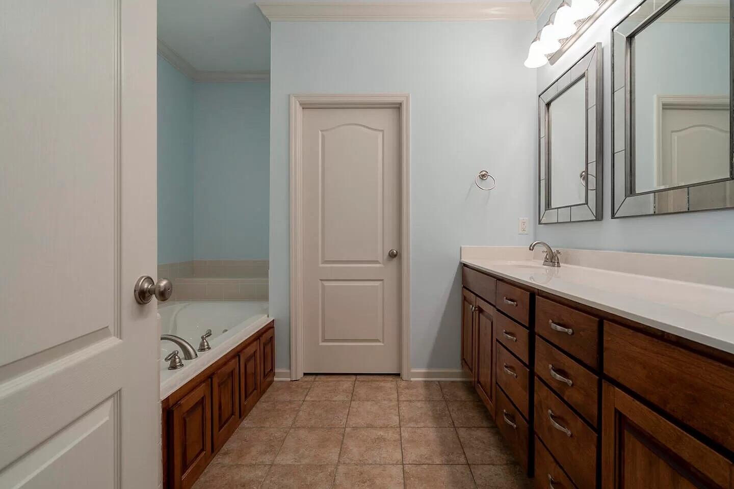5803 Courtyard Circle