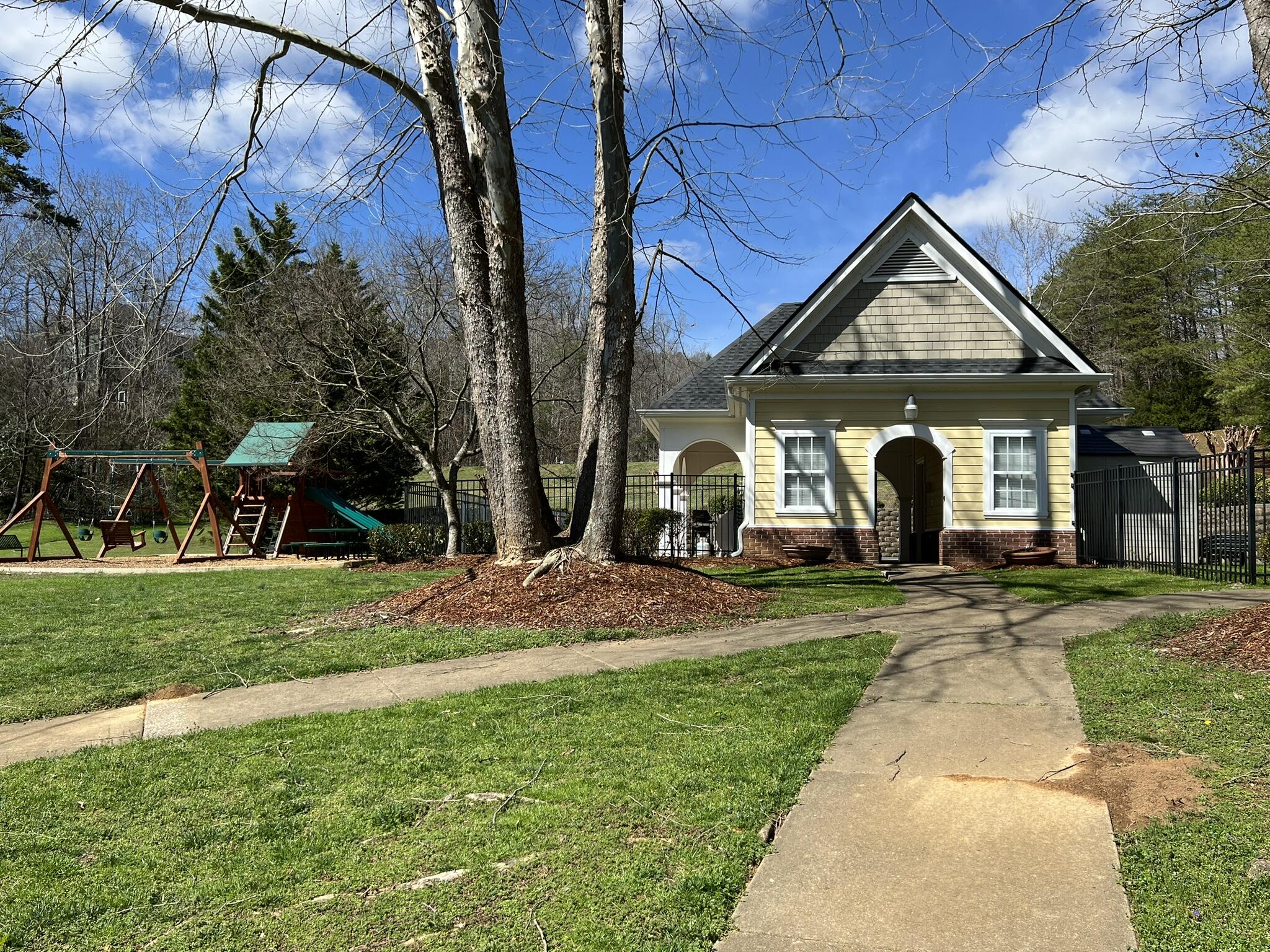 5803 Courtyard Circle