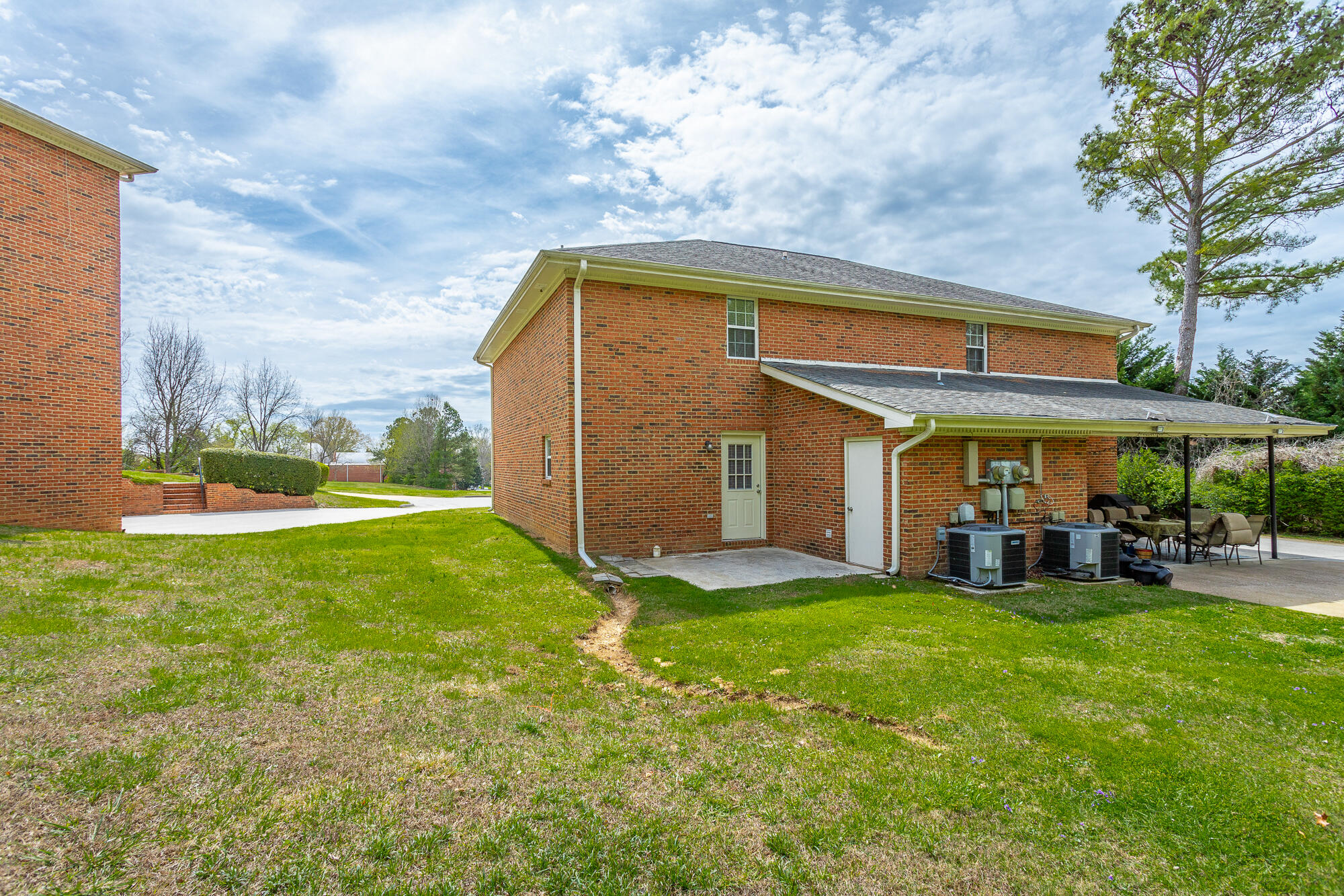 2622 Hickory Valley Road, Unit B