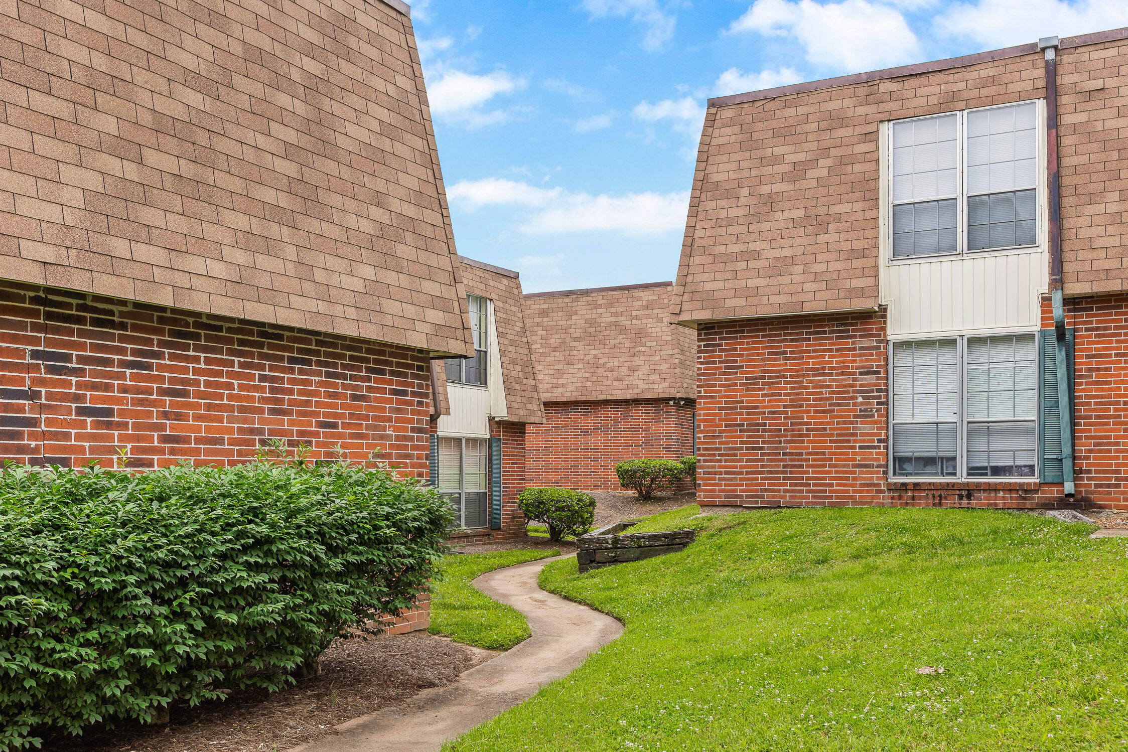 900 Mountain Creek Road, # 211