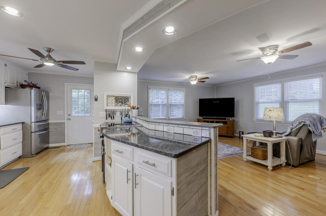 3541 Dell Trail