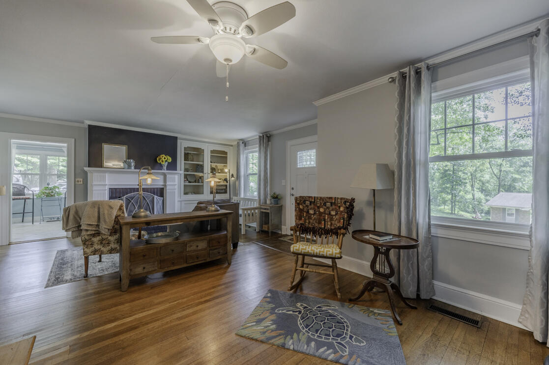 3541 Dell Trail