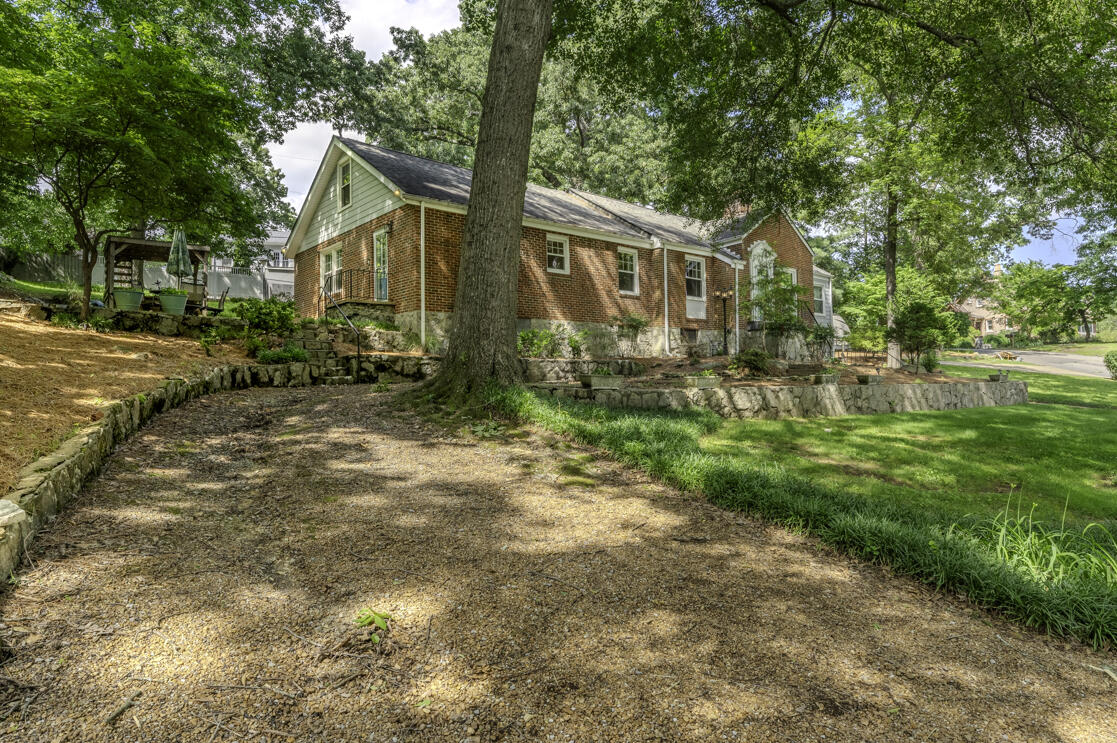 3541 Dell Trail