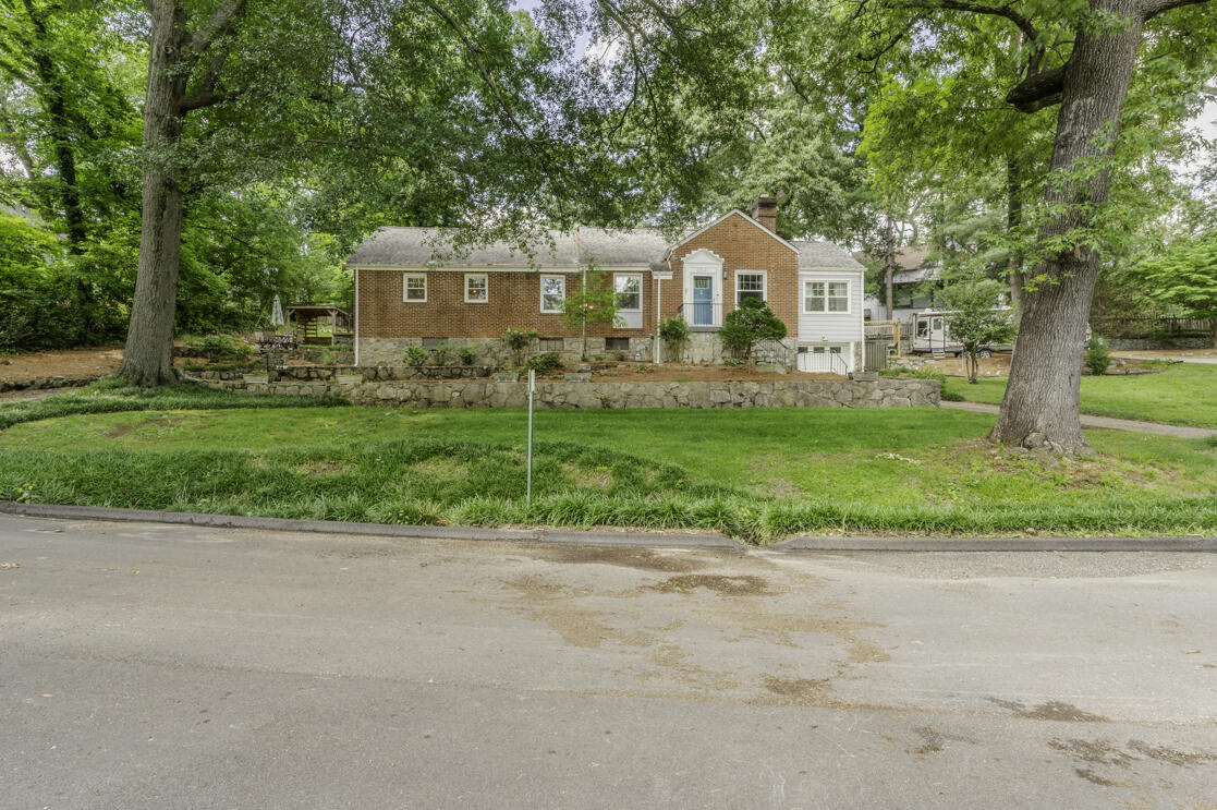3541 Dell Trail
