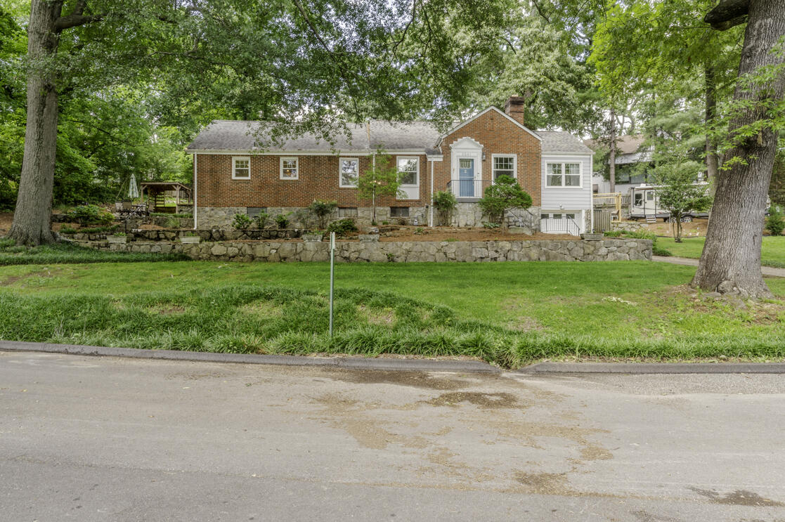 3541 Dell Trail