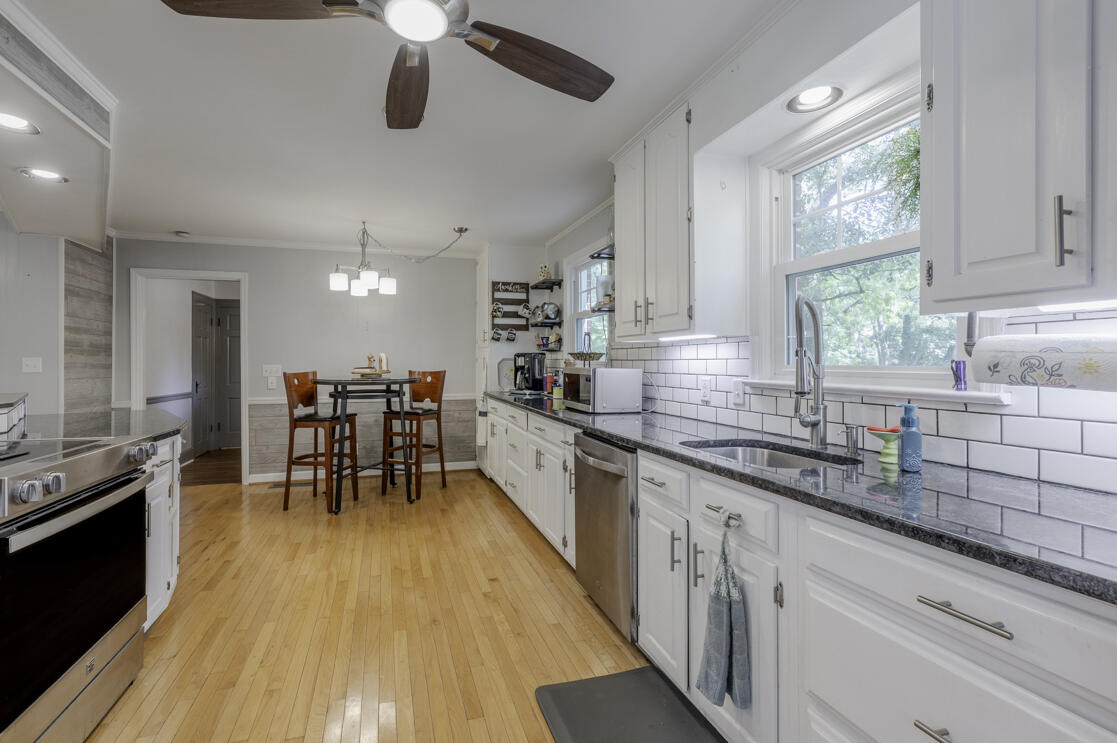 3541 Dell Trail