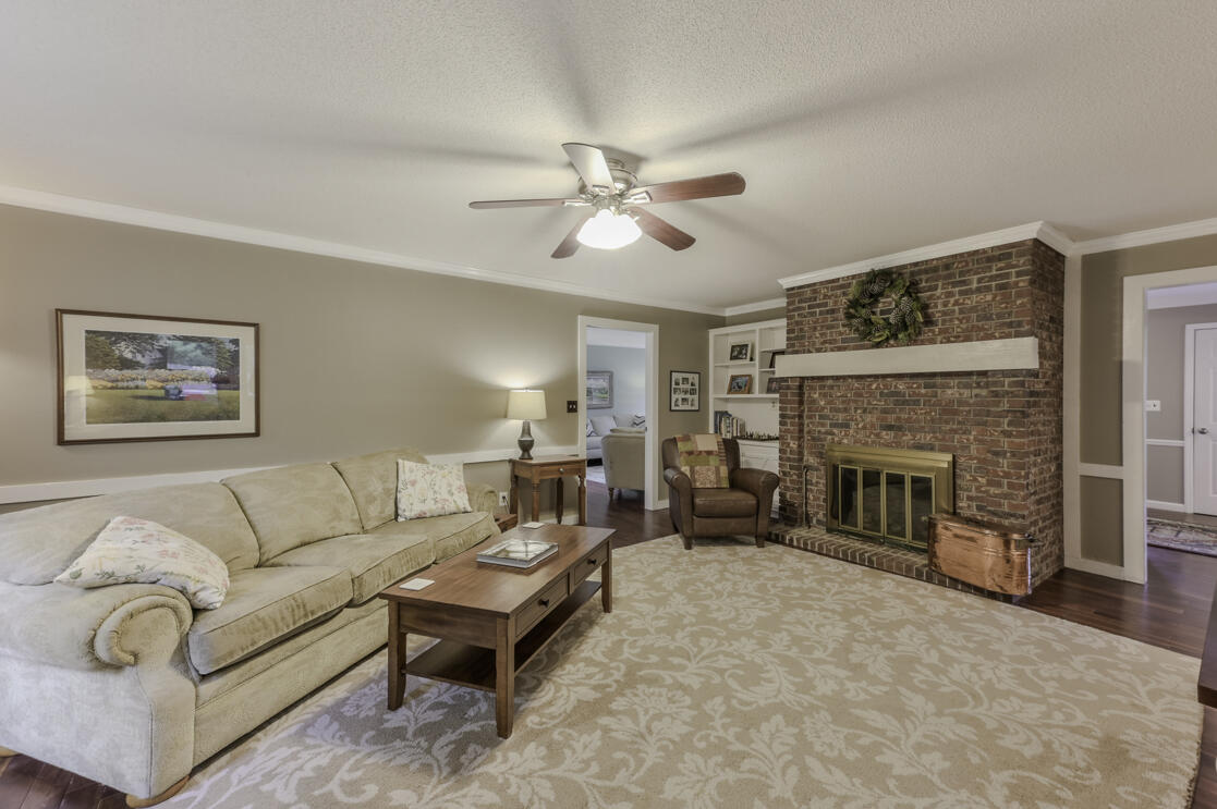 46 Hidden Brook Lane, 181