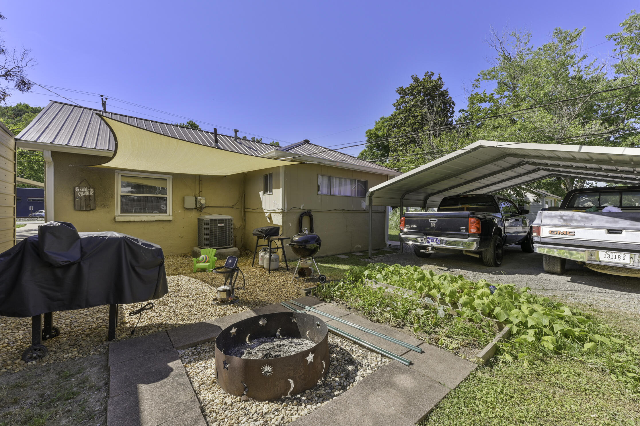 2322 Lyndon Avenue