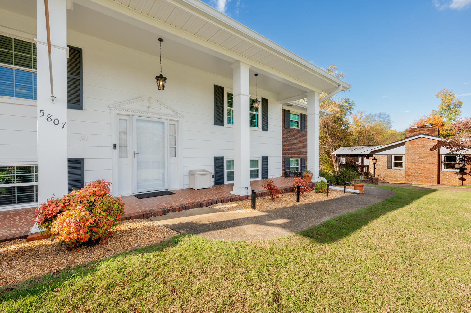 5807 Crestview Drive